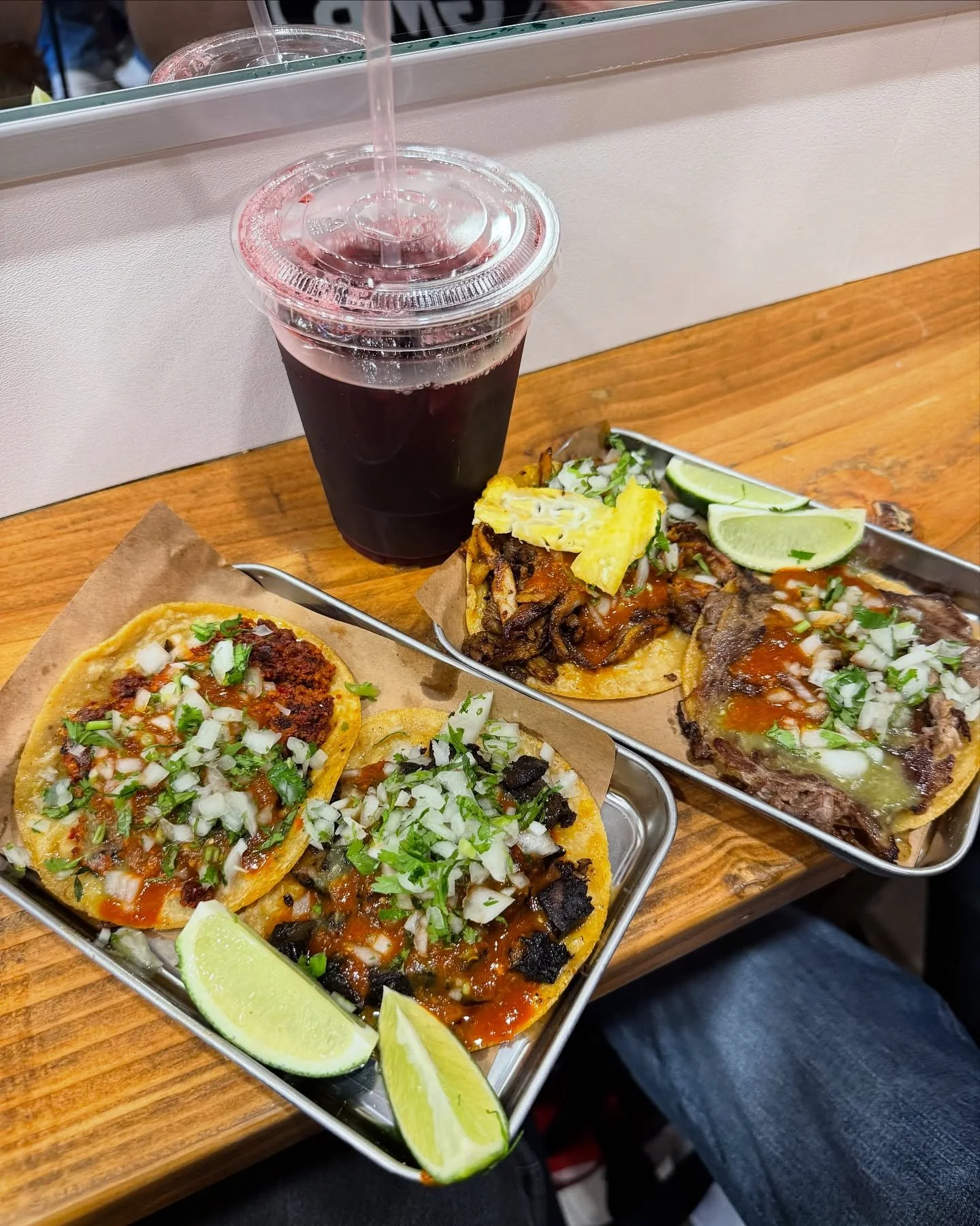 The best things we ate in NYC &ndash; if you can believe it, this is a shortlist 

🌮 quite possibly the most delicious tacos I&rsquo;ve ever had at @taqueriaelchato.nyc 
🍖 BBQed meats galore and brioche at @fettesaubbq 
🌯 chorizo breakfast burrito