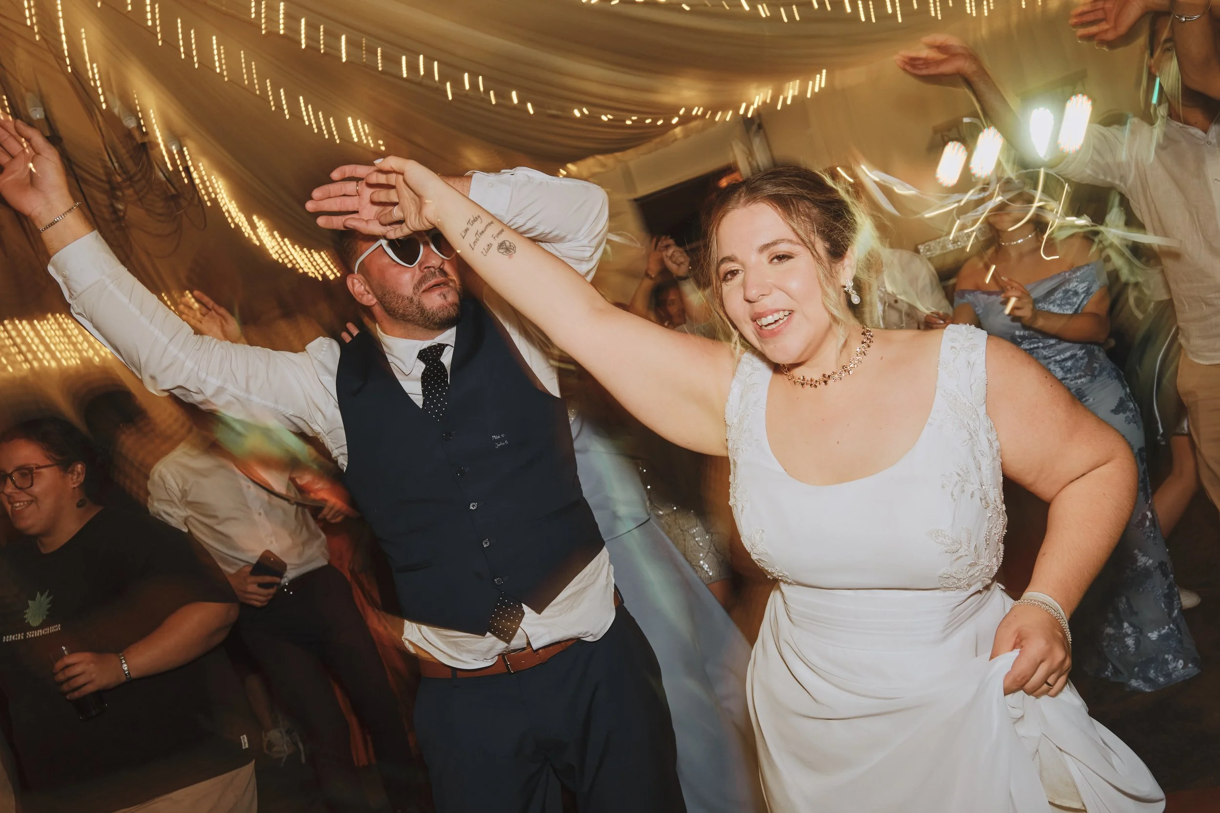 Fotografia de casamento no Alentejo por Liliano Pucarinho, o melhor fotógrafo de casamentos em Estremoz e Évora. Estilo editorial, espontâneo e de luxo para casais que procuram um registo autêntico e recomendado em Portugal. casamentos em Quintas, he