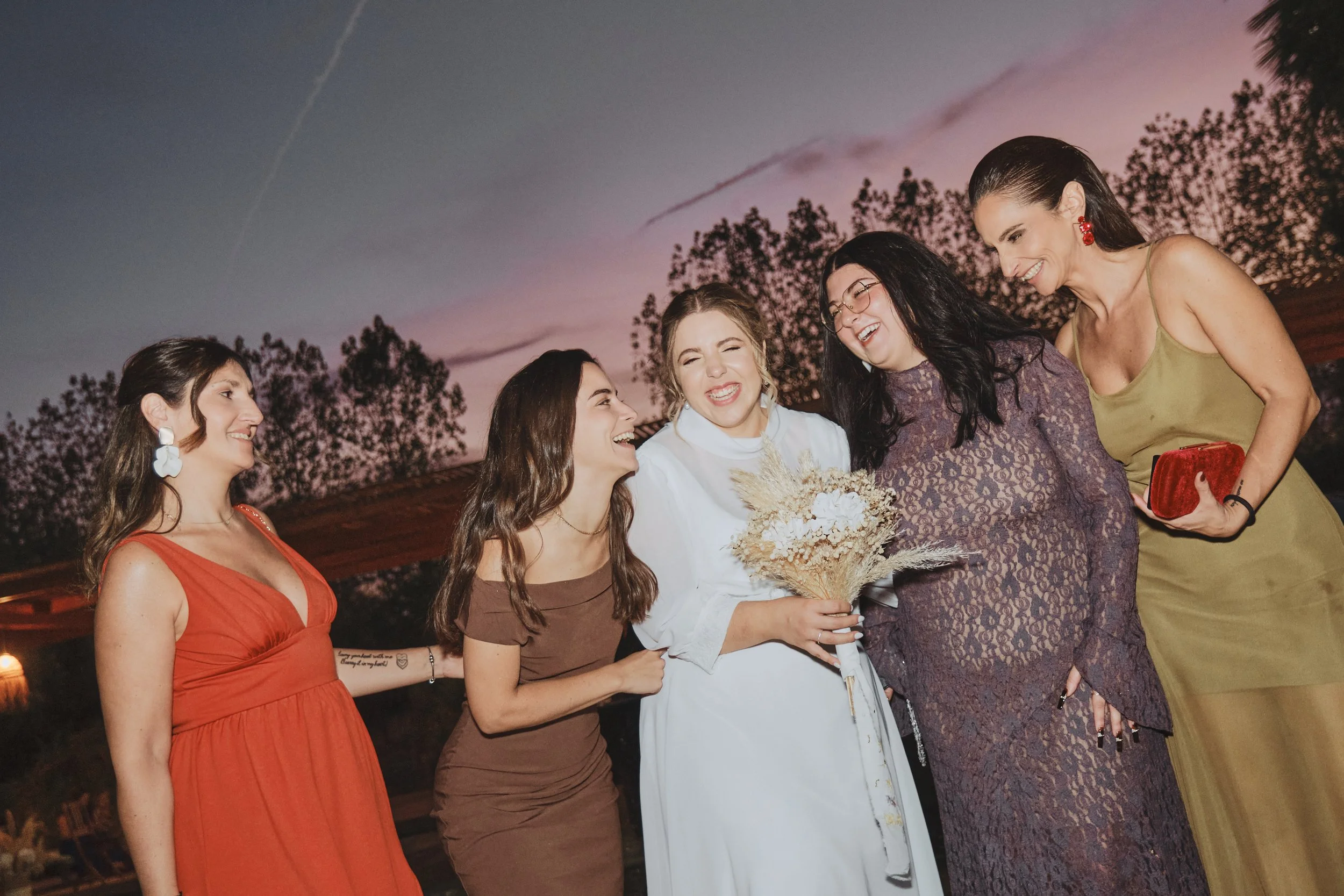 Fotografia de casamento no Alentejo por Liliano Pucarinho, o melhor fotógrafo de casamentos em Estremoz e Évora. Estilo editorial, espontâneo e de luxo para casais que procuram um registo autêntico e recomendado em Portugal. casamentos em Quintas, he