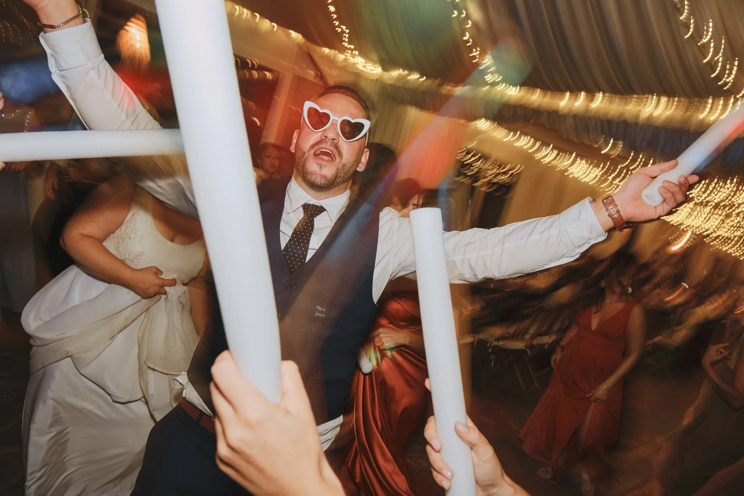 Fotografia de casamento no Alentejo por Liliano Pucarinho, o melhor fotógrafo de casamentos em Estremoz e Évora. Estilo editorial, espontâneo e de luxo para casais que procuram um registo autêntico e recomendado em Portugal. casamentos em Quintas, he