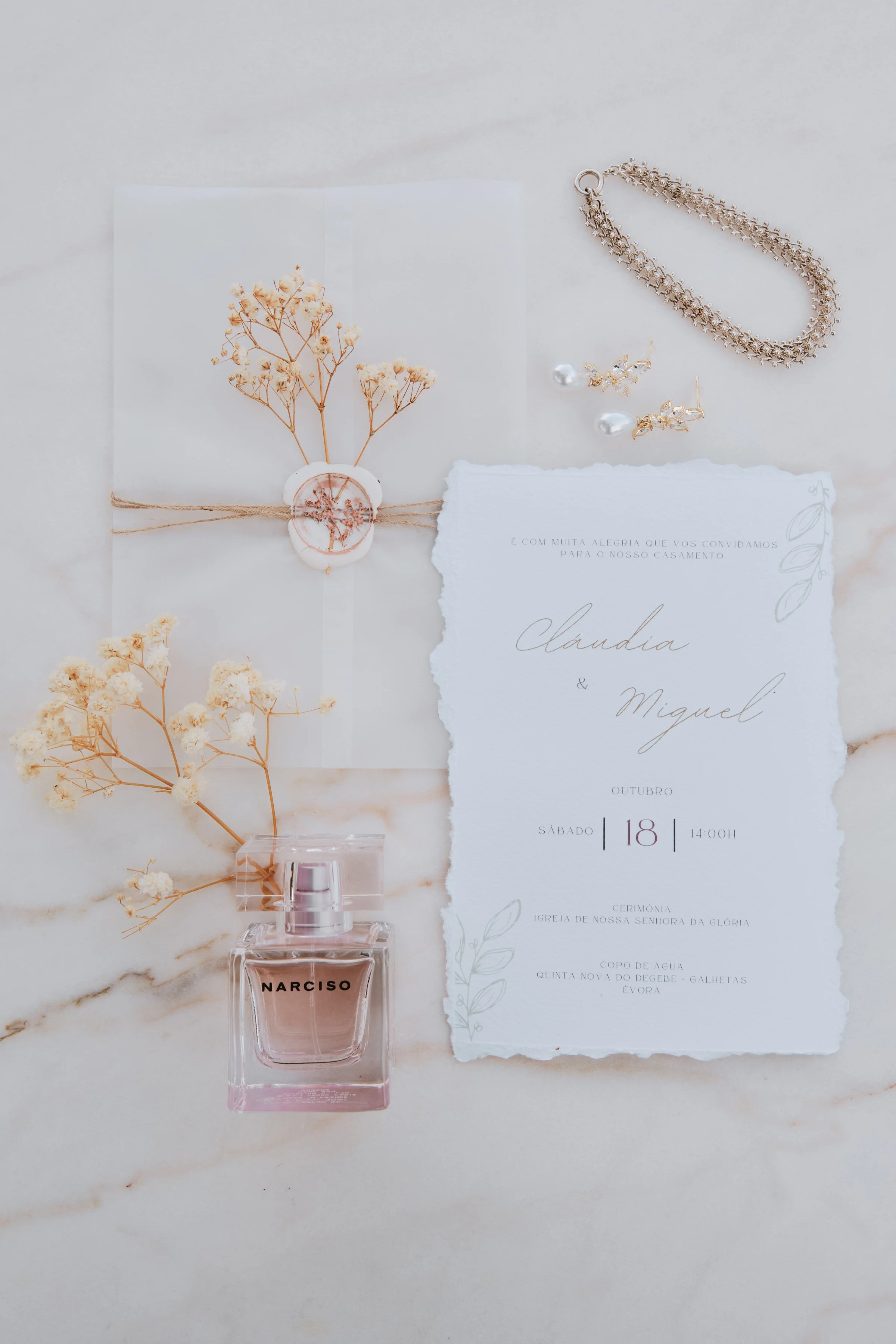 Fotografia de casamento no Alentejo por Liliano Pucarinho, o melhor fotógrafo de casamentos em Estremoz e Évora. Estilo editorial, espontâneo e de luxo para casais que procuram um registo autêntico e recomendado em Portugal.