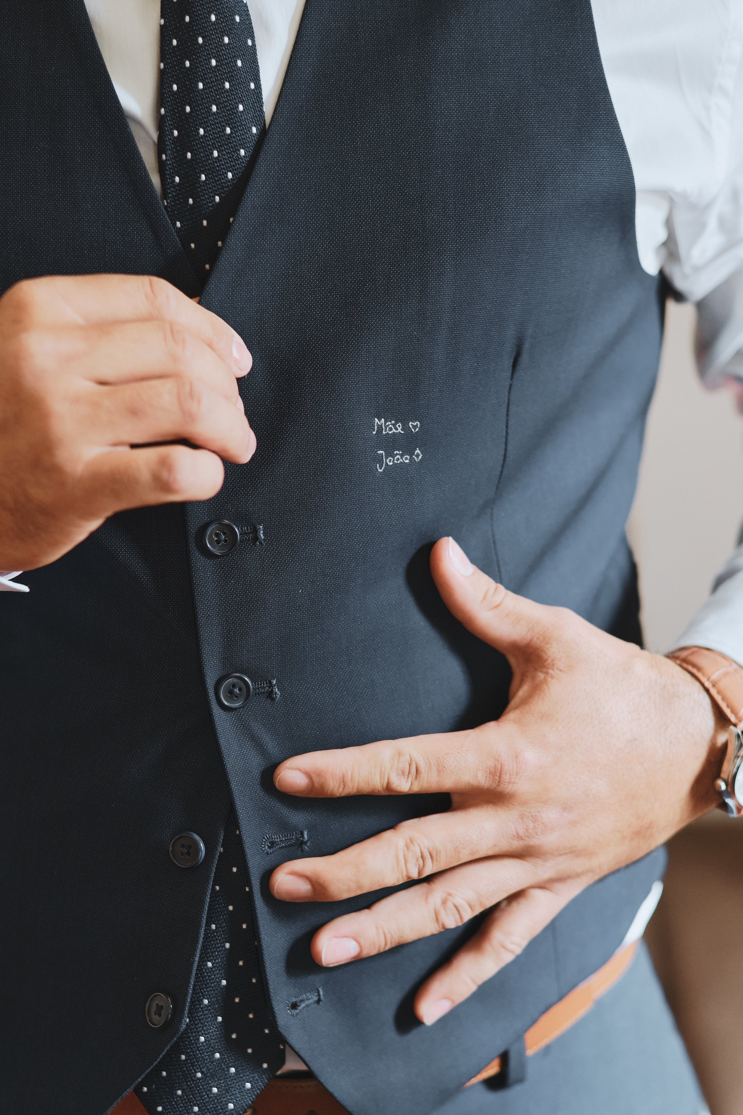 Fotografia de casamento no Alentejo por Liliano Pucarinho, o melhor fotógrafo de casamentos em Estremoz e Évora. Estilo editorial, espontâneo e de luxo para casais que procuram um registo autêntico e recomendado em Portugal.