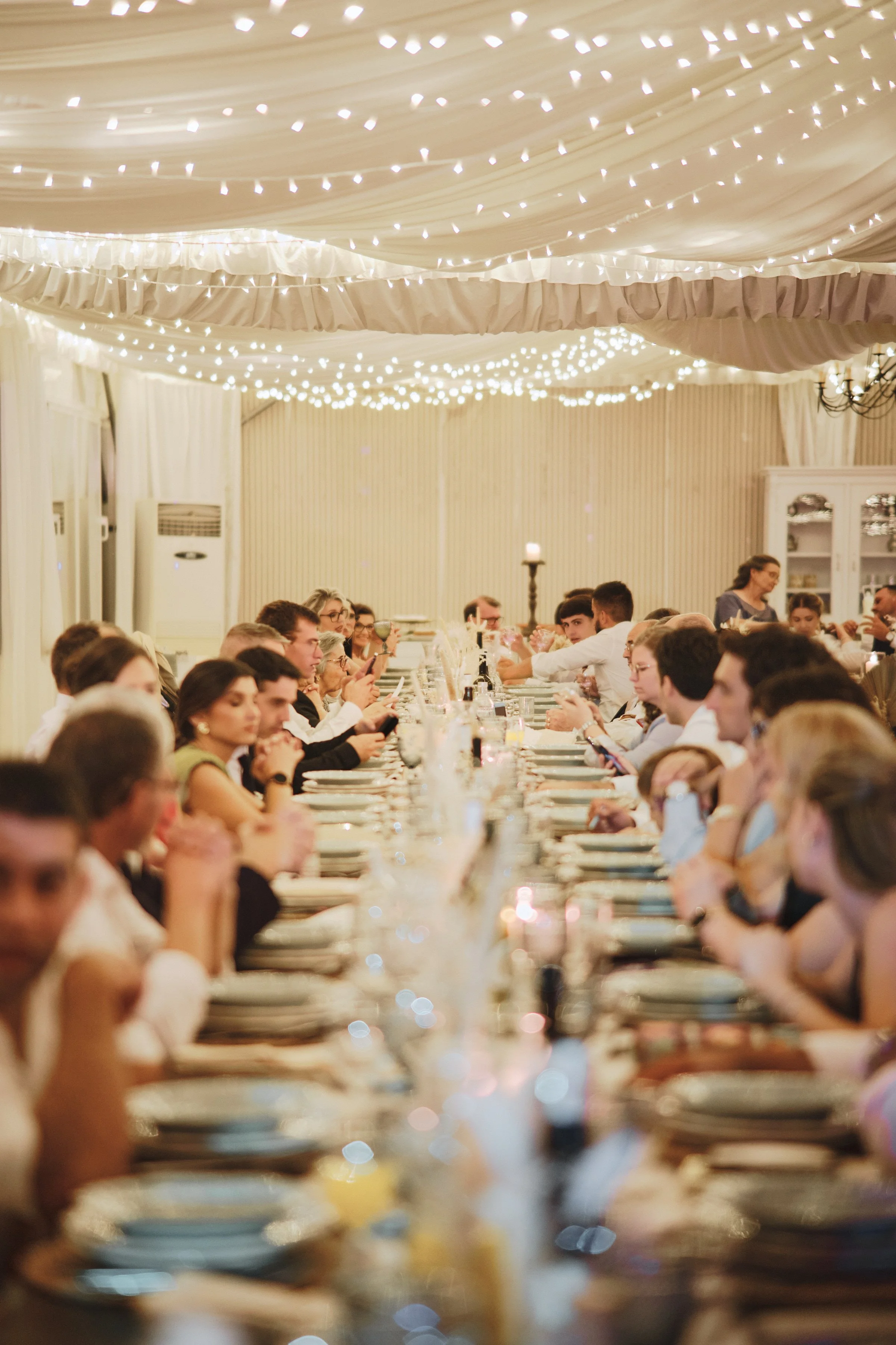 Fotografia de casamento no Alentejo por Liliano Pucarinho, o melhor fotógrafo de casamentos em Estremoz e Évora. Estilo editorial, espontâneo e de luxo para casais que procuram um registo autêntico e recomendado em Portugal. casamentos em Quintas, he