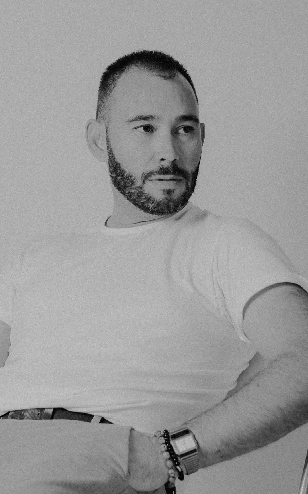 O fotógrafo de casamento de referência no Alentejo. Especialista em fotografia lifestyle e editorial, Liliano Pucarinho é recomendado pela sua abordagem autêntica e intemporal em Estremoz e em todo o país.