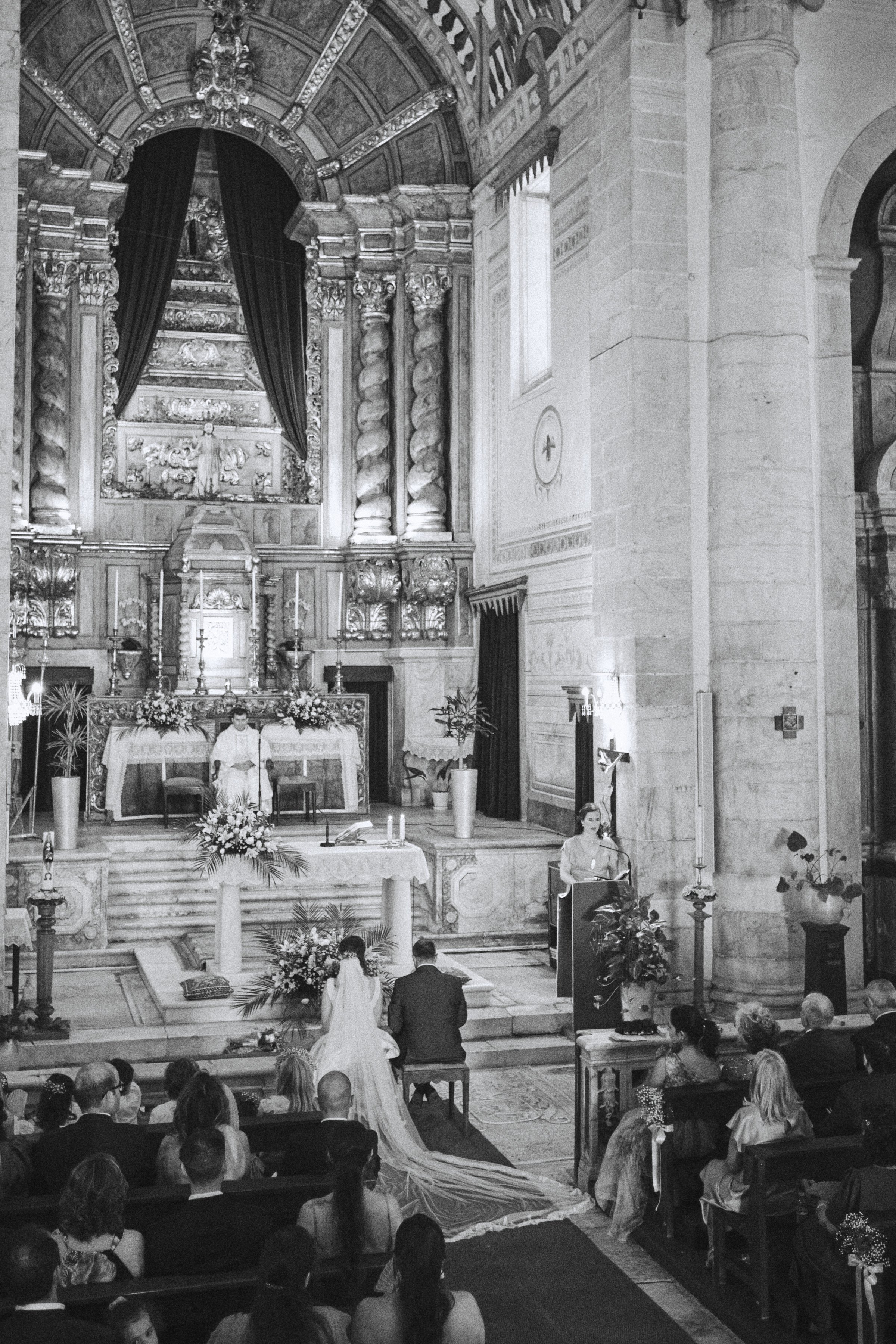 Fotografia de casamento no Alentejo por Liliano Pucarinho, o melhor fotógrafo de casamentos em Estremoz e Évora. Estilo editorial, espontâneo e de luxo para casais que procuram um registo autêntico e recomendado em Portugal.