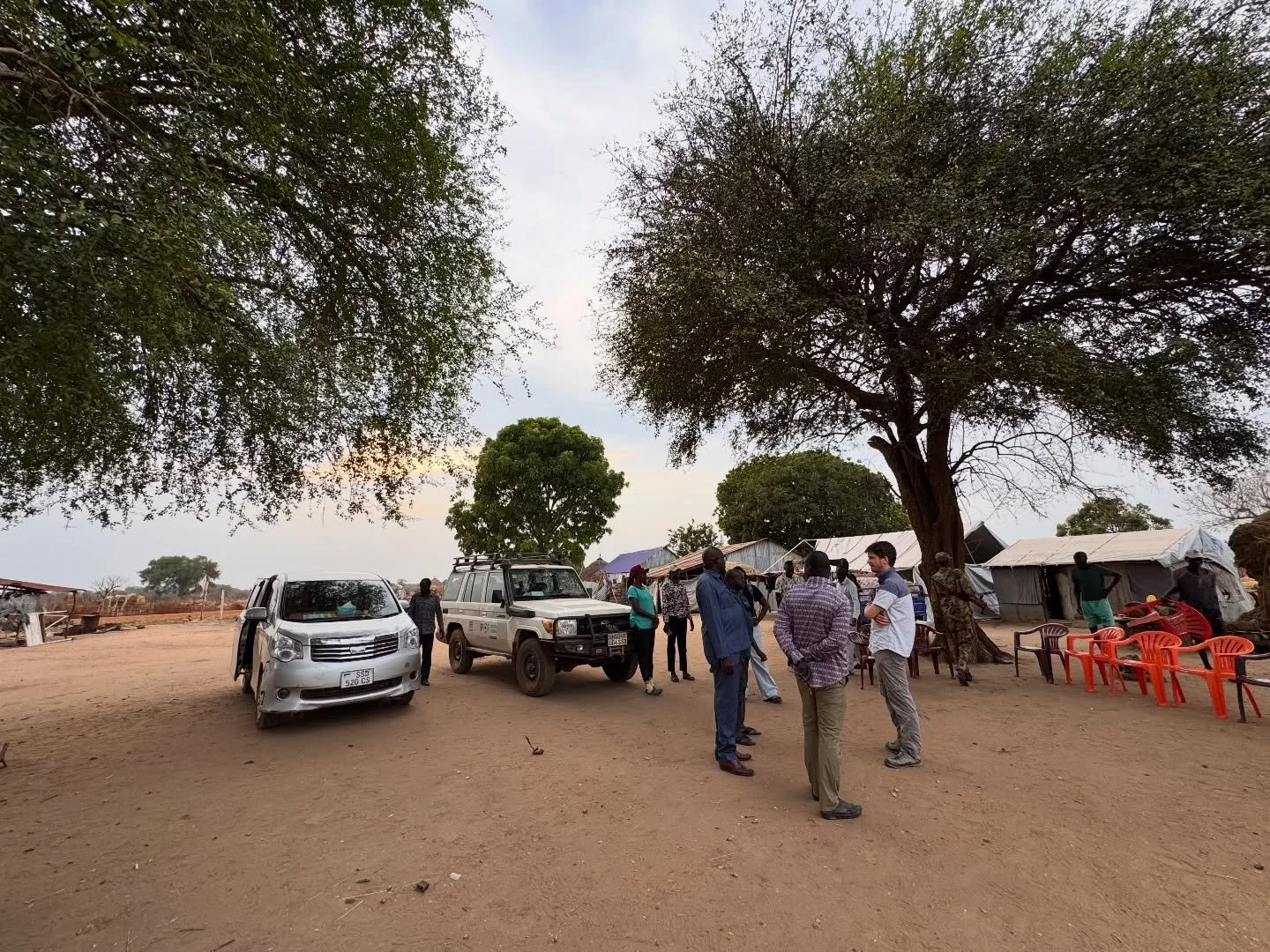 Each walking group has now assembled in their respective locations and set up camp at the start of their trails. The armed youth and locals have warmly welcomed us, along with our Peace Canal colleagues.