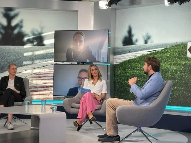 Moderation eines Hybrid Talk-Formats für Youtube mit virtuellen sowie live Studio-Gästen