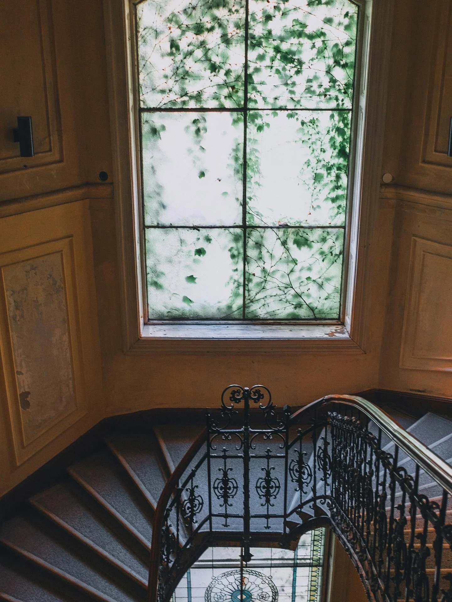 Some roles are meant to be seen.
Others are meant to be felt.

Estate management lives in the second.

It&rsquo;s built quietly &mdash; in decisions no one notices,
in preparation that happens before anything is needed,
in the ability to create calm 