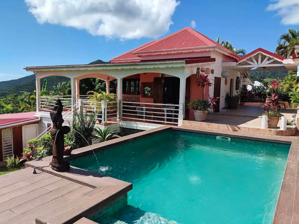 T2 de 45m2 situé en Guadeloupe. Disponible à la location. 