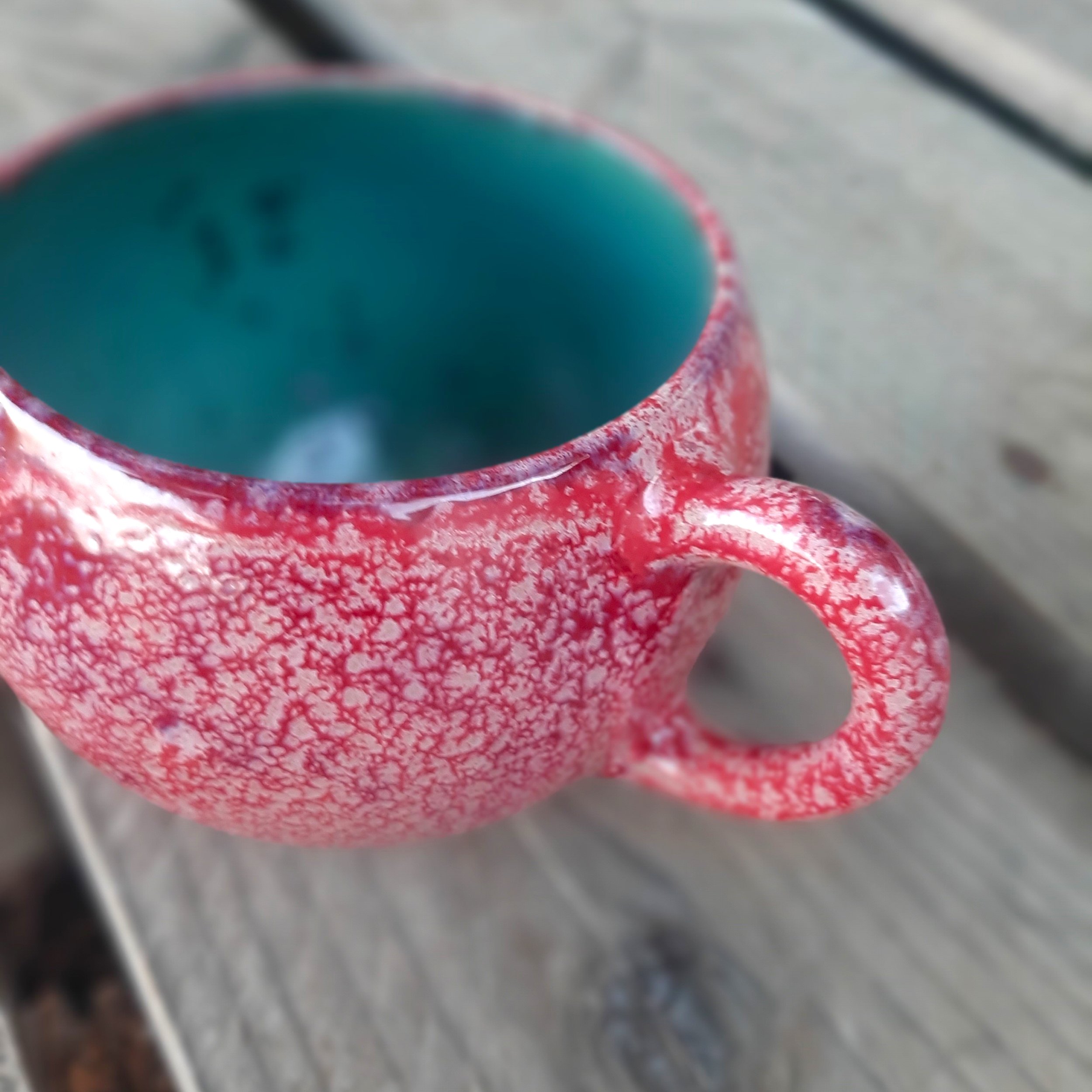 mug ronde rouge marbree et vert emeraude 4.jpg