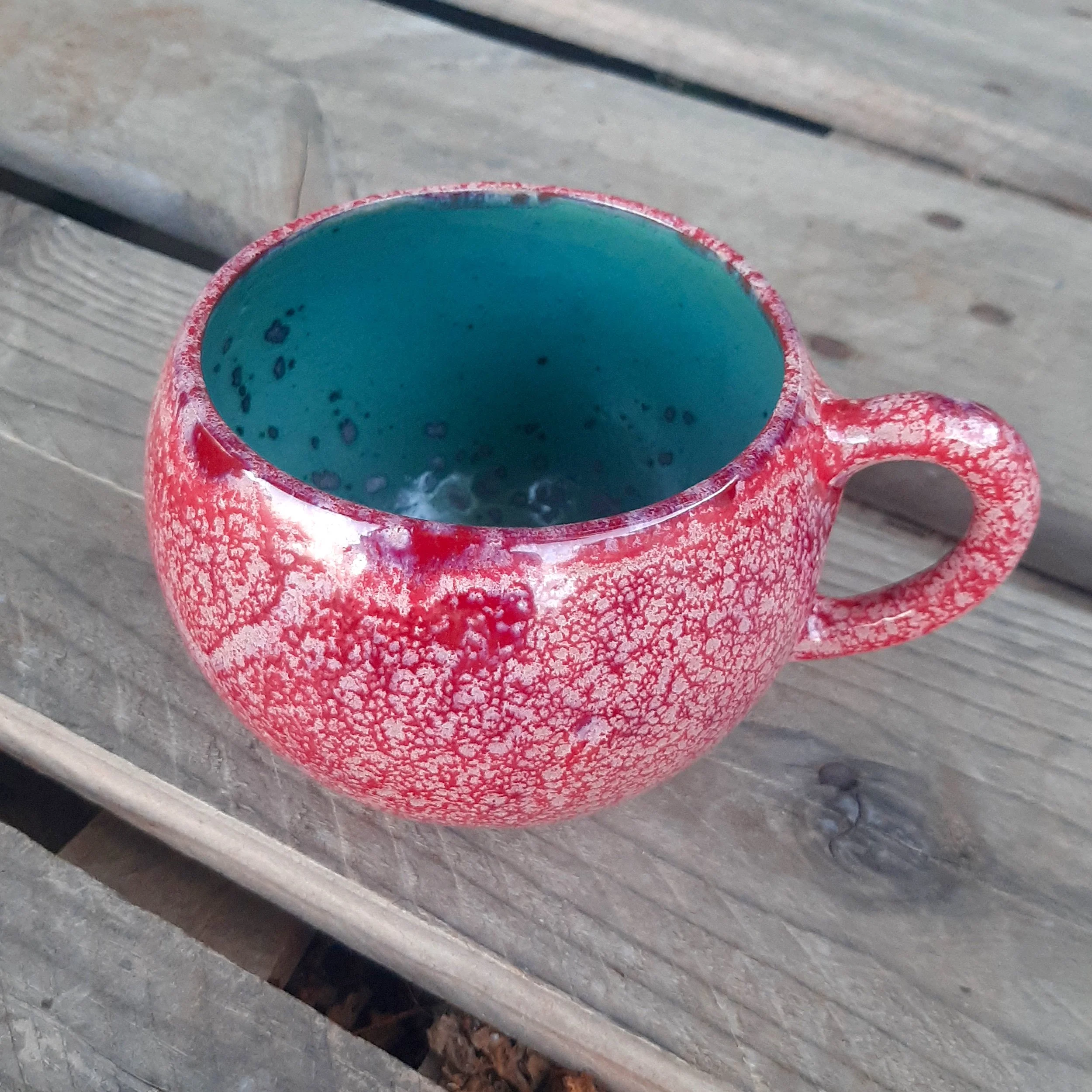 mug ronde rouge marbree et vert emeraude 3.jpg