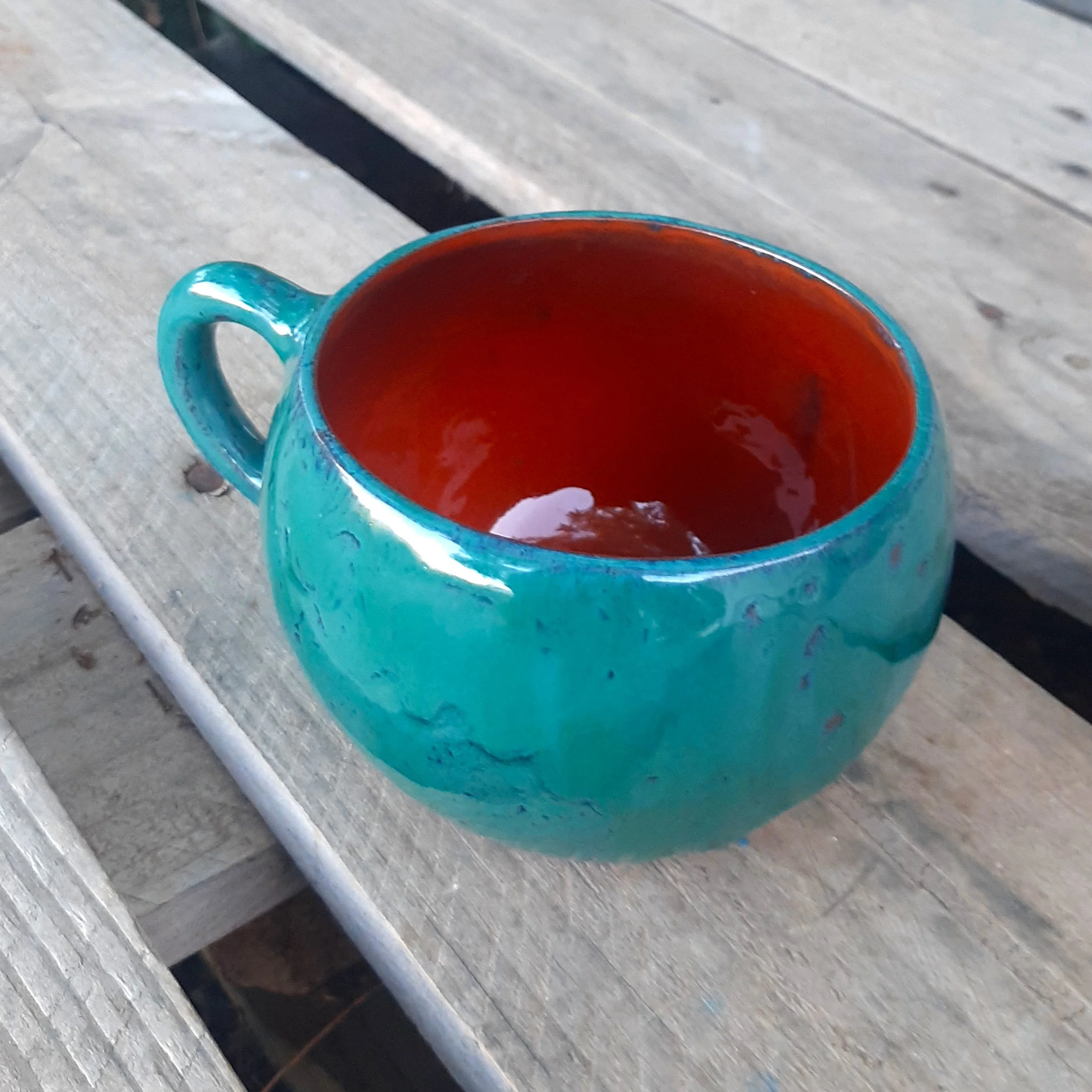 mug ronde vert ecume et orange 1.jpg