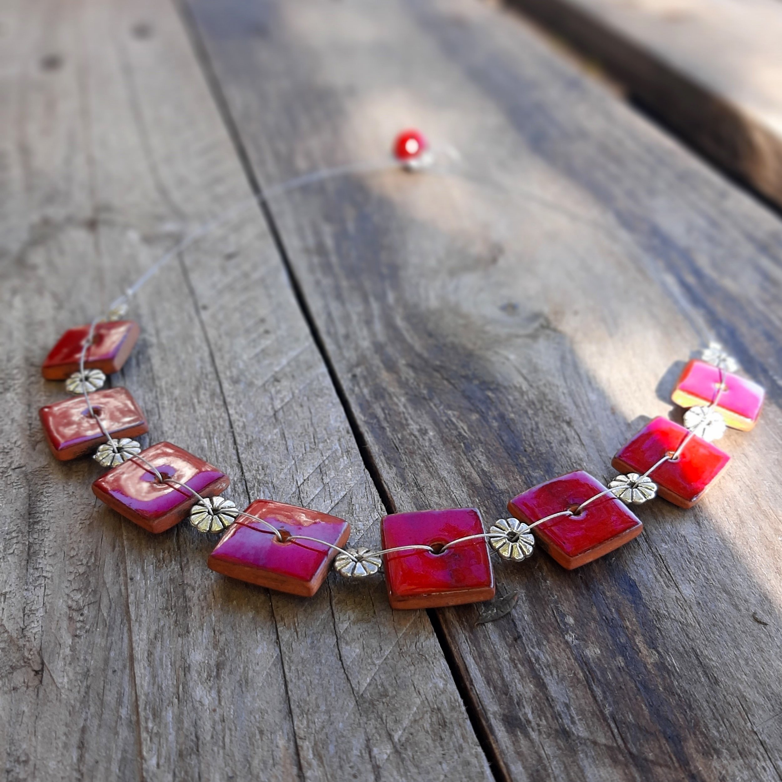 collier carre rouge fonce TR 4.jpg