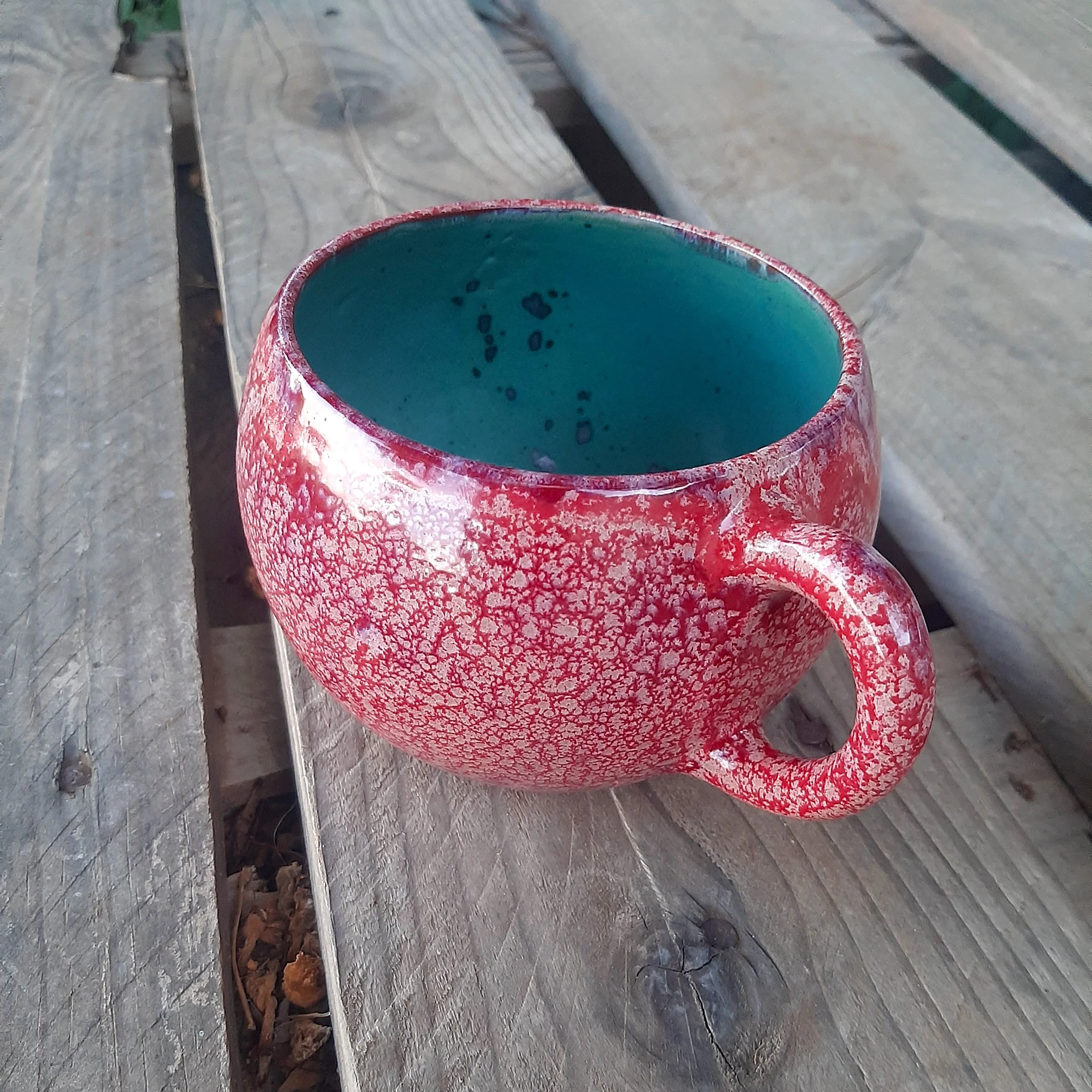 mug ronde rouge marbree et vert emeraude 2.jpg