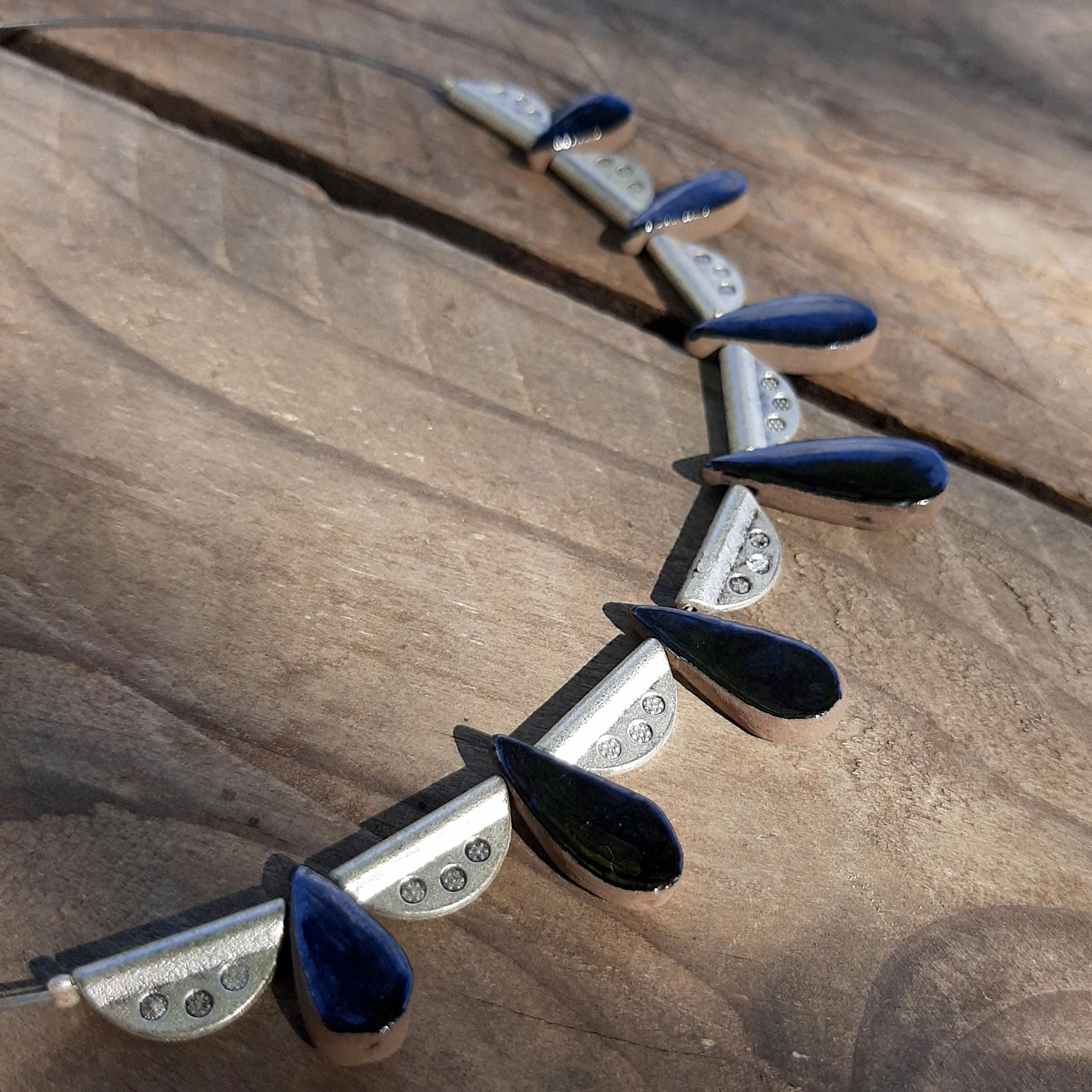 collier goutte noir aure 4.jpg