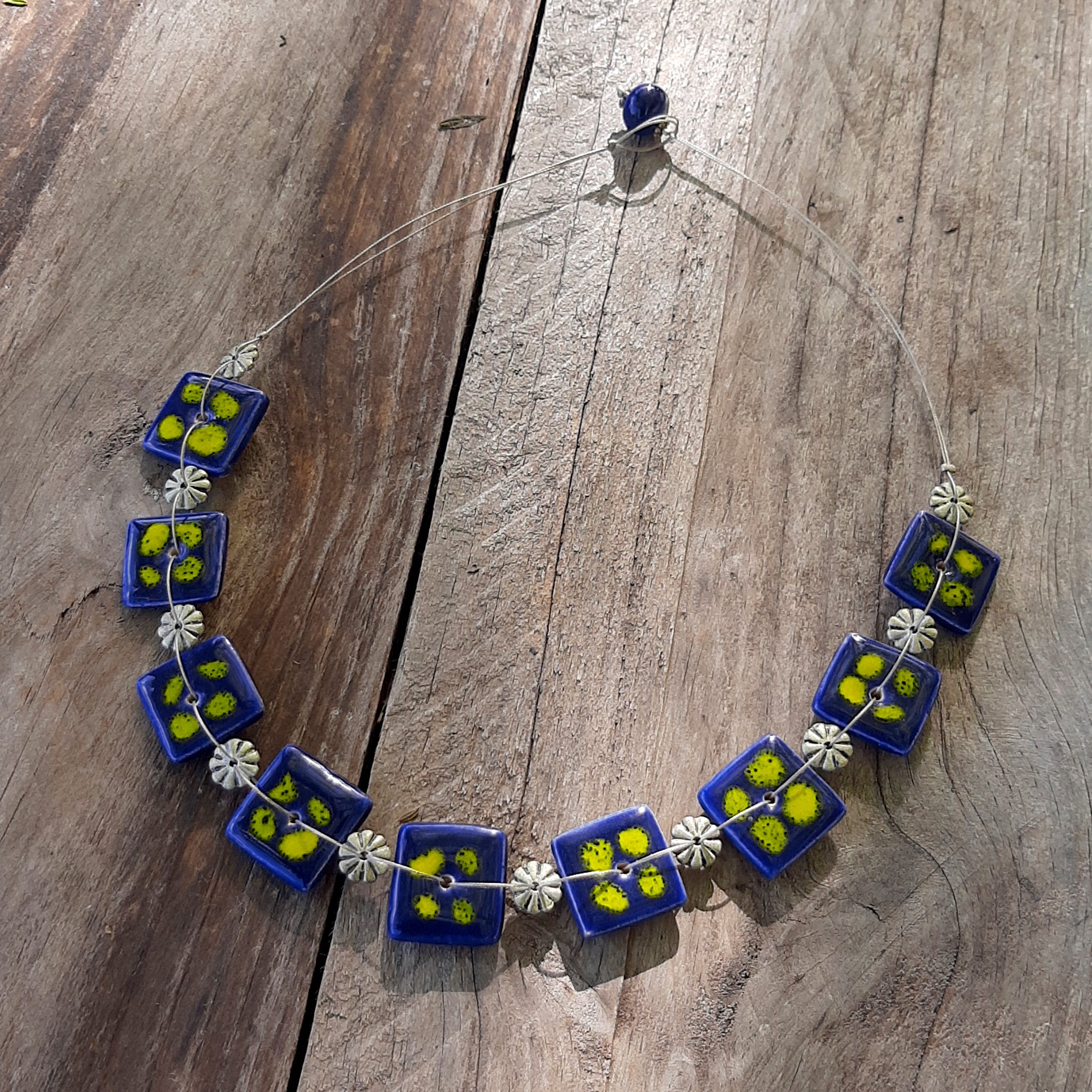 collier carre bleu de sevres et jaune 1.jpg