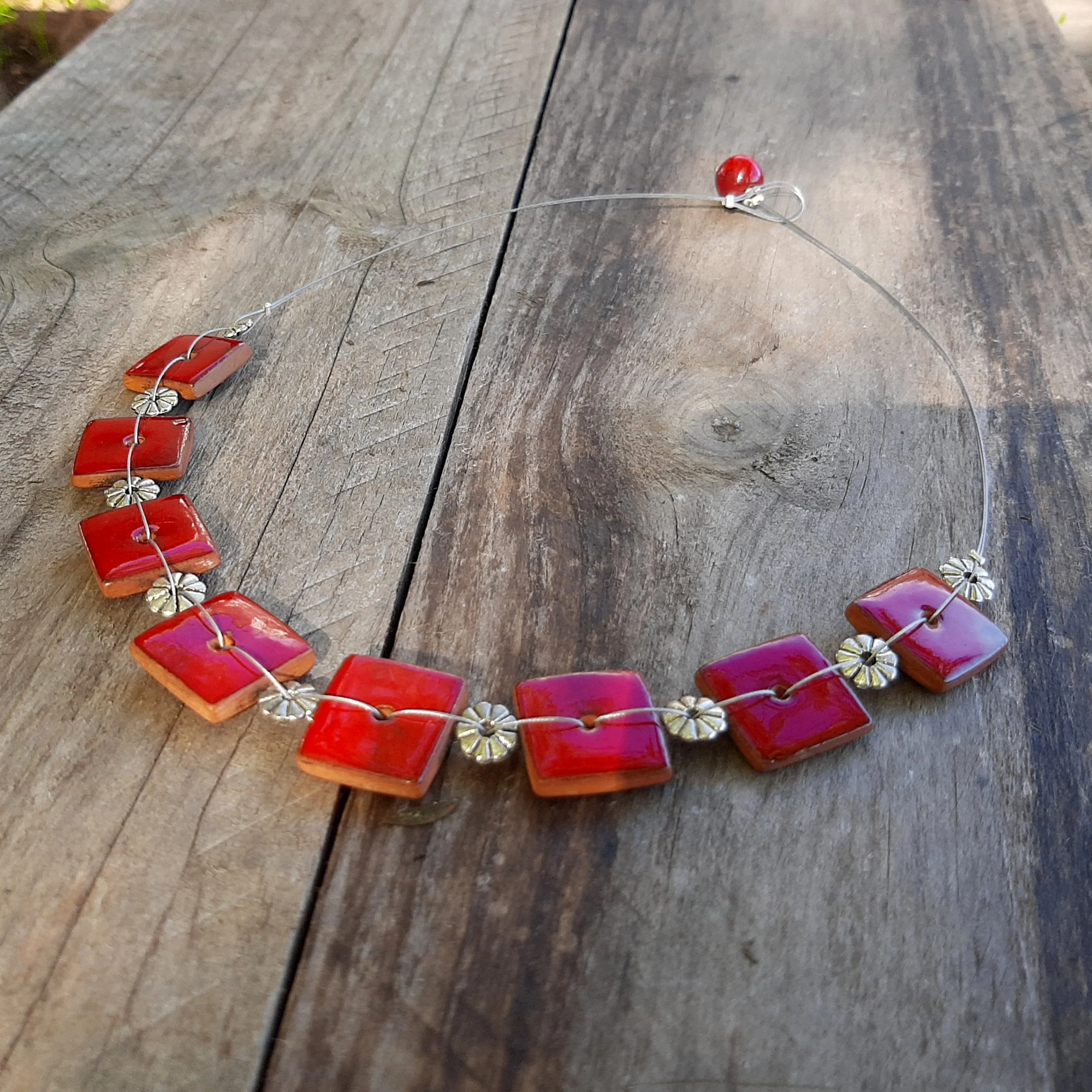 collier carre rouge fonce TR 1.jpg