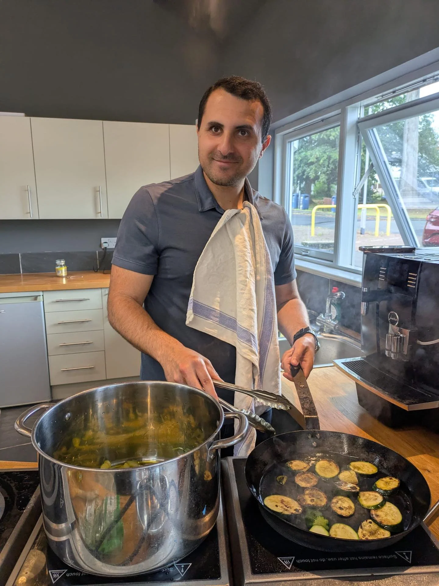 This week with our wonderful refugee group, we made a mix of summer salads! Spelt, courgette and sun-dried tomato salad, cucumber, feta, pea and nigella seed salad, salsa verde, and tempeh... With summer berries, yoghurt, lemon oil and toasted almond