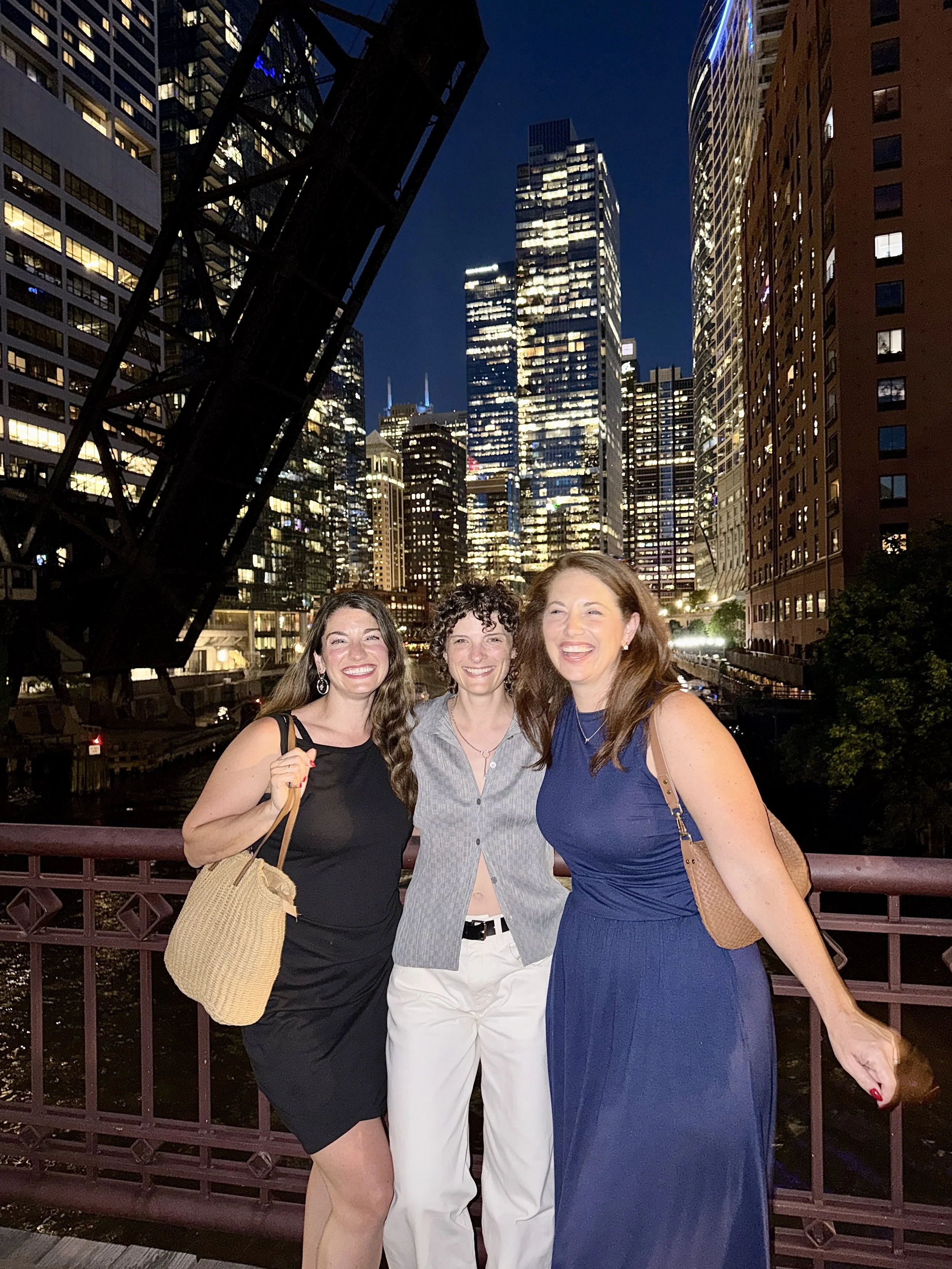 Girls trip to Chicago Illinois with city skyline