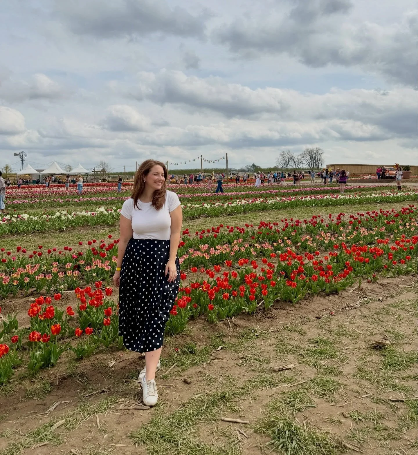 The tulip trail at @eckertfarms is spring magic! 

Wander through 300,000 tulips and you can even pick your own! The kids had so much fun with all the photo ups and we loved picking out our favorite color flowers.

Tickets include a wagon ride out to