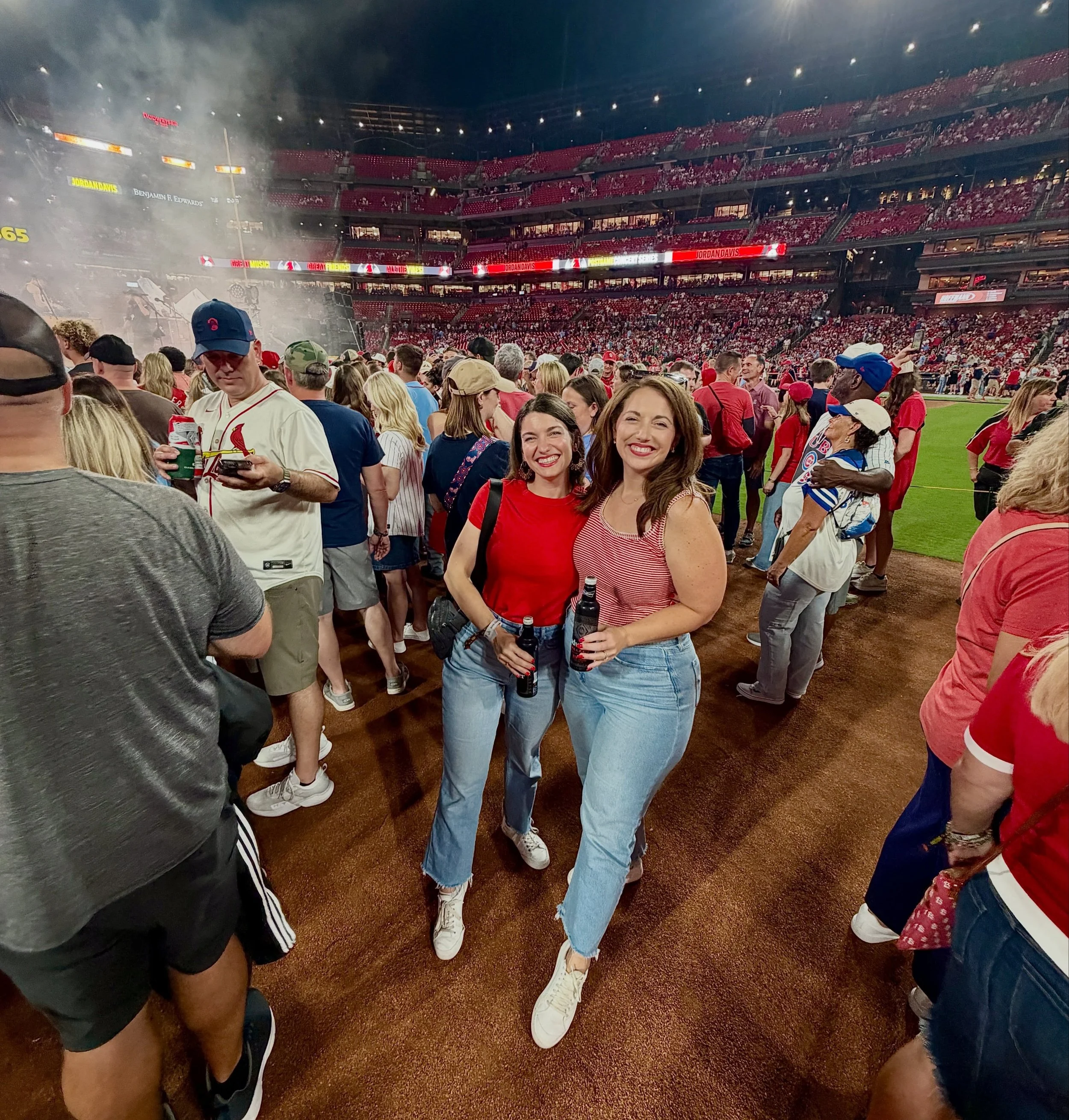 What a NIGHT! Seeing @jordandavisofficial on the field at @buschstadium was a bucket list kind of night. That PLUS a @cardinals win over the Cubs? Heck yes! 

Thanks for hosting us Cardinals! ❤️⚾️❤️