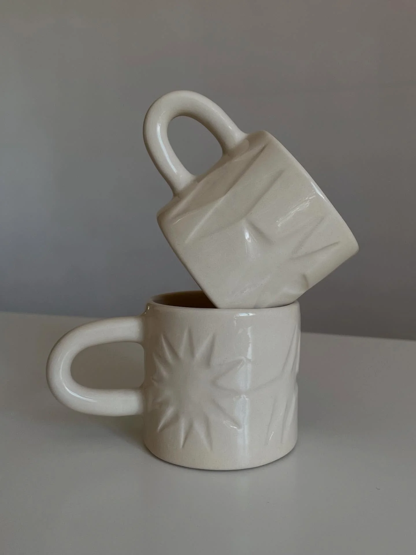 Ces deux petites tasses espresso sont toujours disponibles sur ma boutique (lien en description) 

#c&eacute;ramique #ceramics m