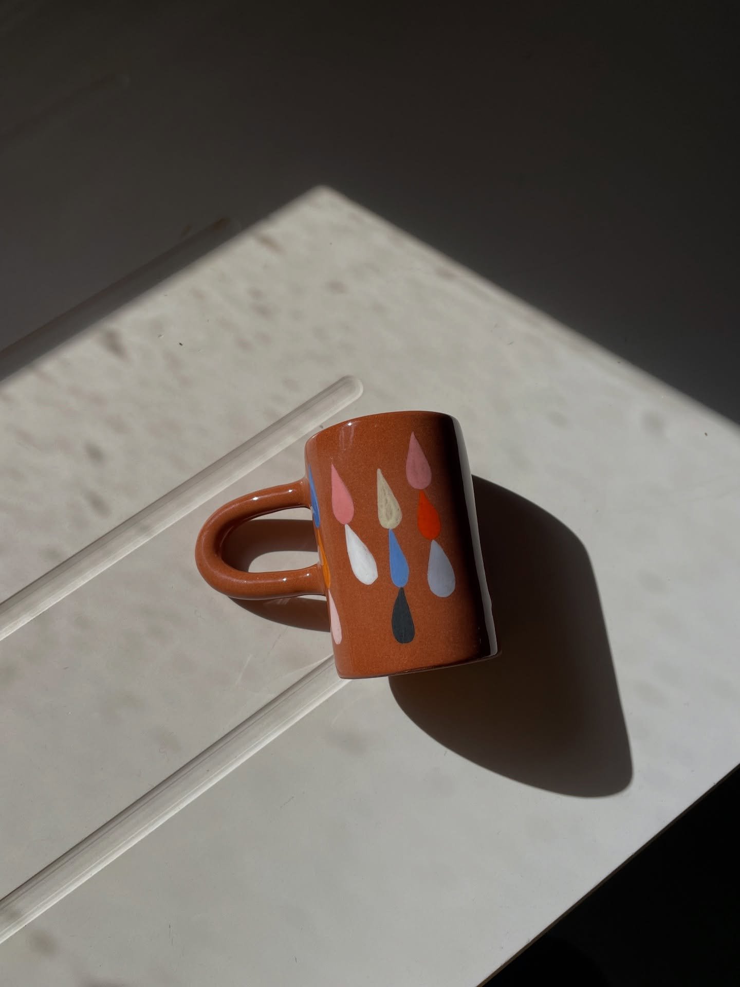 J&rsquo;adore la couleur brique de cette terre avec les petites goutes de couleurs ☕️ tr&egrave;s tr&egrave;s envie d&rsquo;en refaire 😊