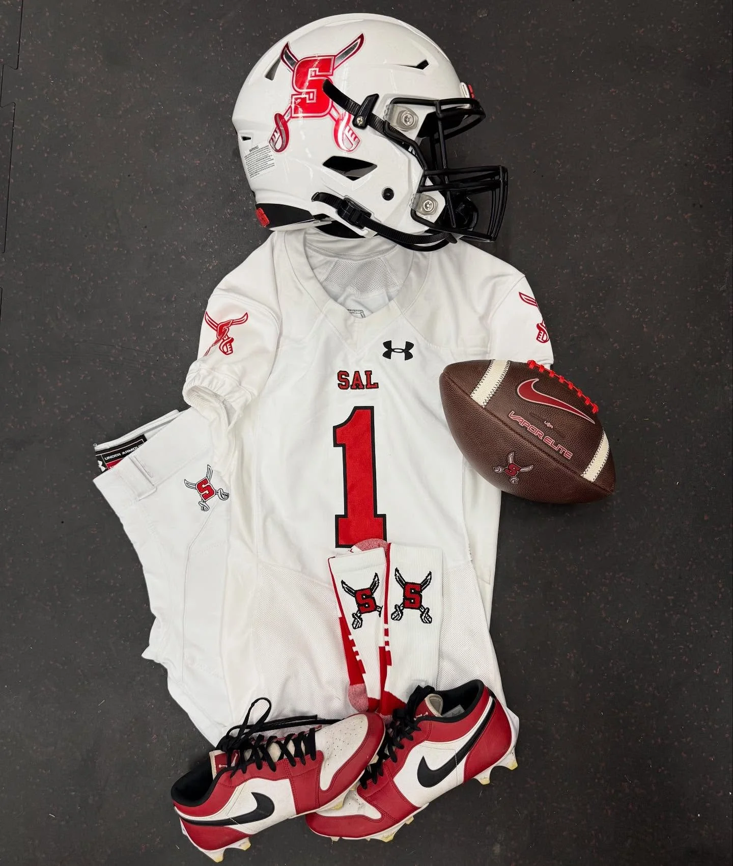 Junior Week 1: White to go up north.⚪️⚔️⚪️
#SABREPRIDE🔴⚔️⚫️
#BOSS
#FAMILY
#PTS🗡️