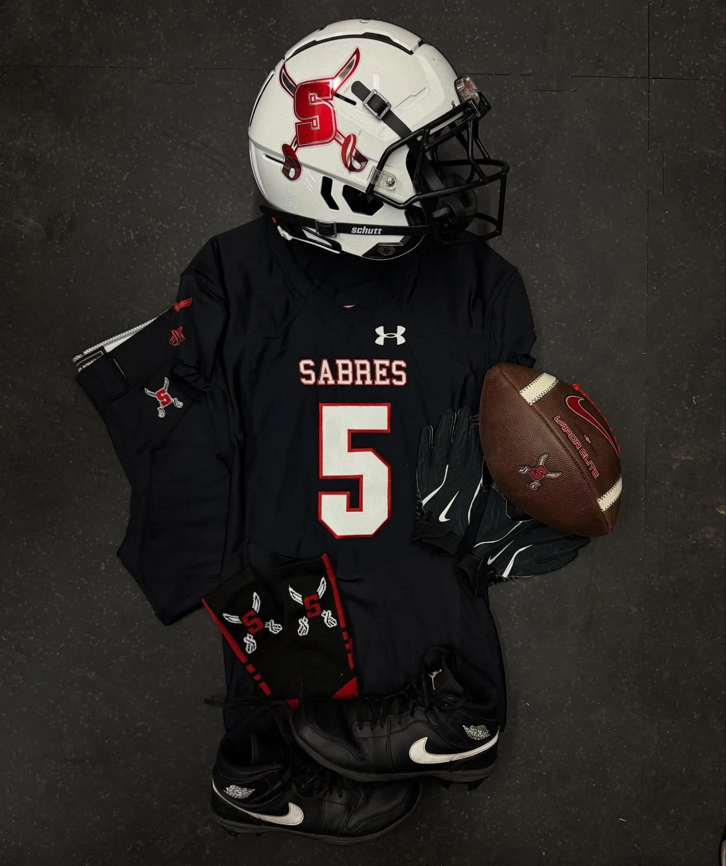 Division 1 Semi-Final:⚪️⚫️⚫️

#SABREPRIDE🔴⚔️⚫️
#BOSS
#FAMILY
#PTS🗡️