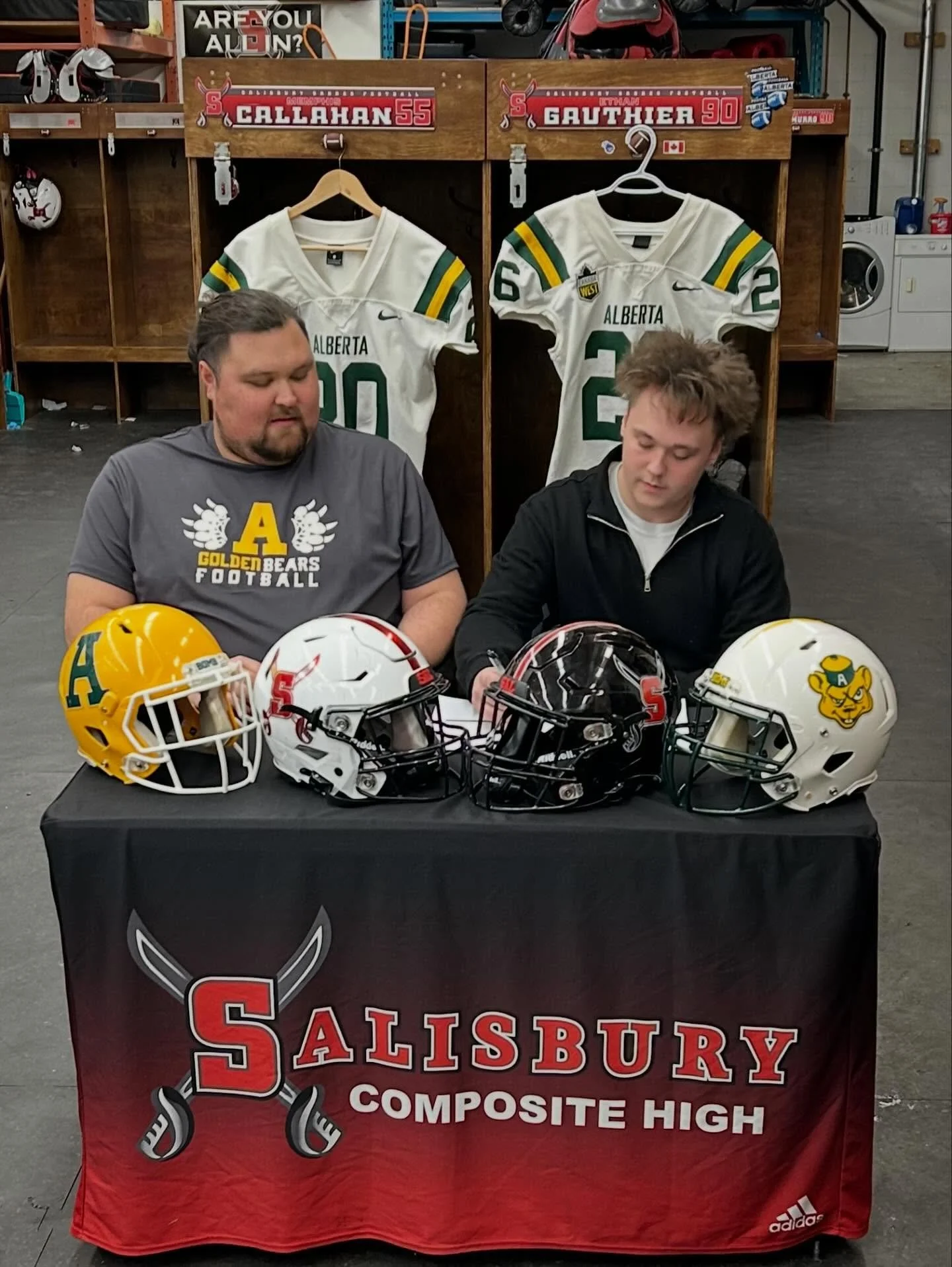 ⚔️ x 🐻

A huge congrats to Ethan Gauthier on staying home and signing with the Golden Bears! Can&rsquo;t wait to see what&rsquo;s next, and keep getting better, better, best!

#SABREPRIDE🔴⚔️⚫️
#BOSS
#PTS🗡️
#ALLIN🔴⚔️⚫️