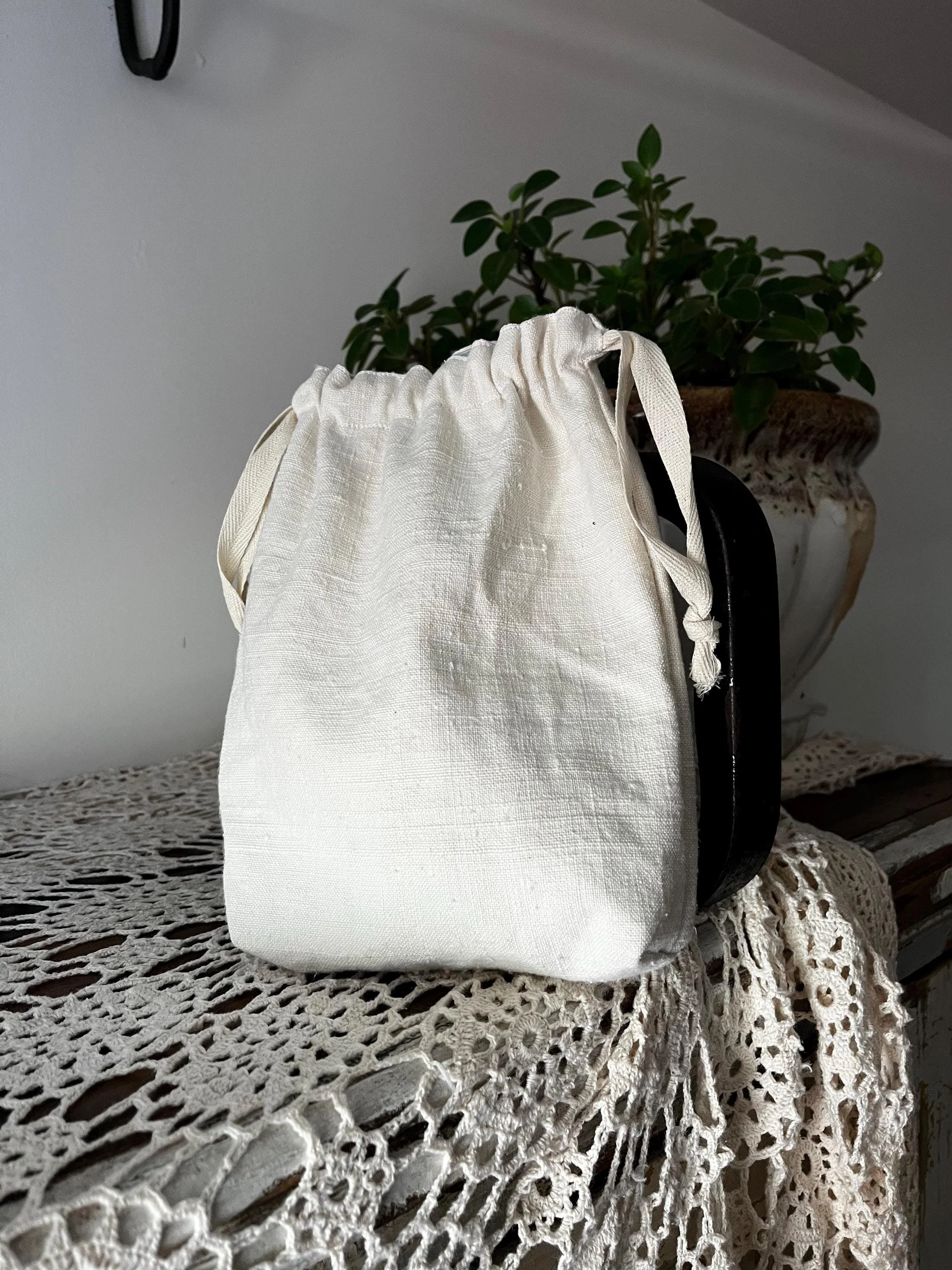 https://i.etsystatic.com/11614172/r/il/9d4ba5/8093464310/il_fullxfull.8093464310_r1a2.jpg