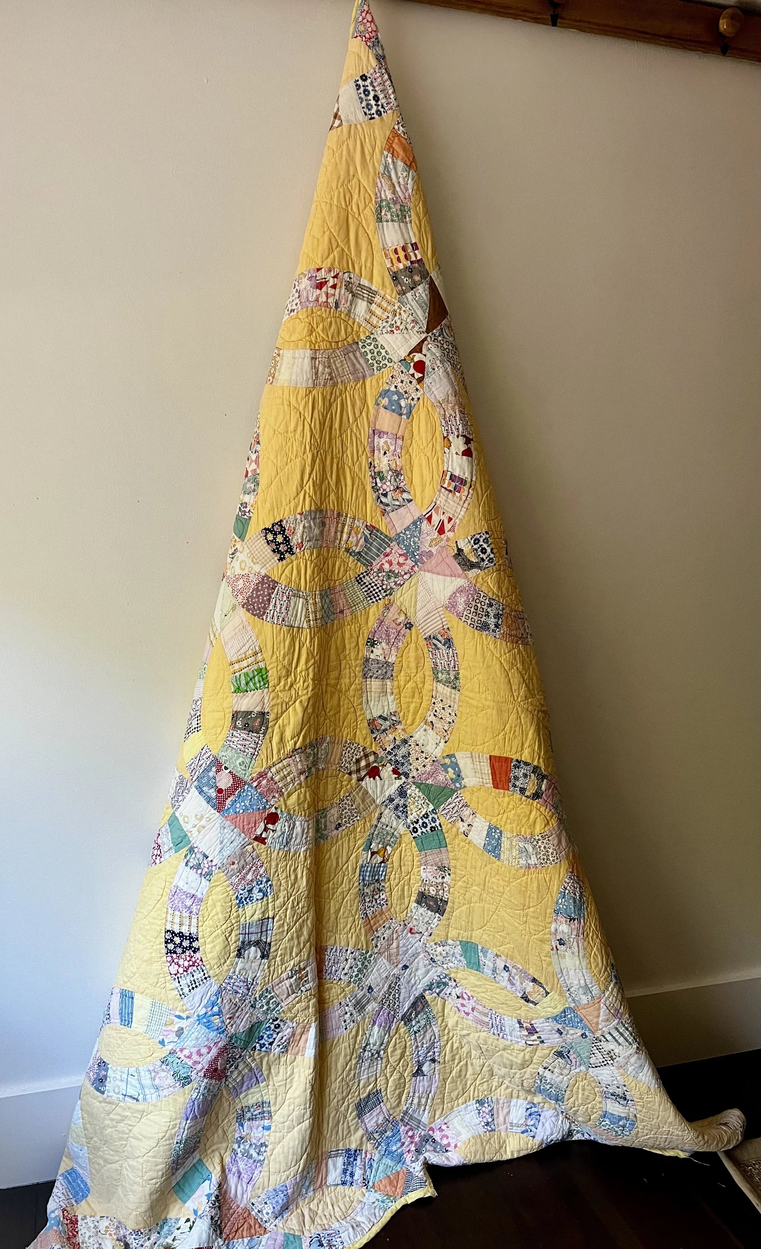 Depression Era Double Wedding Ring Quilt