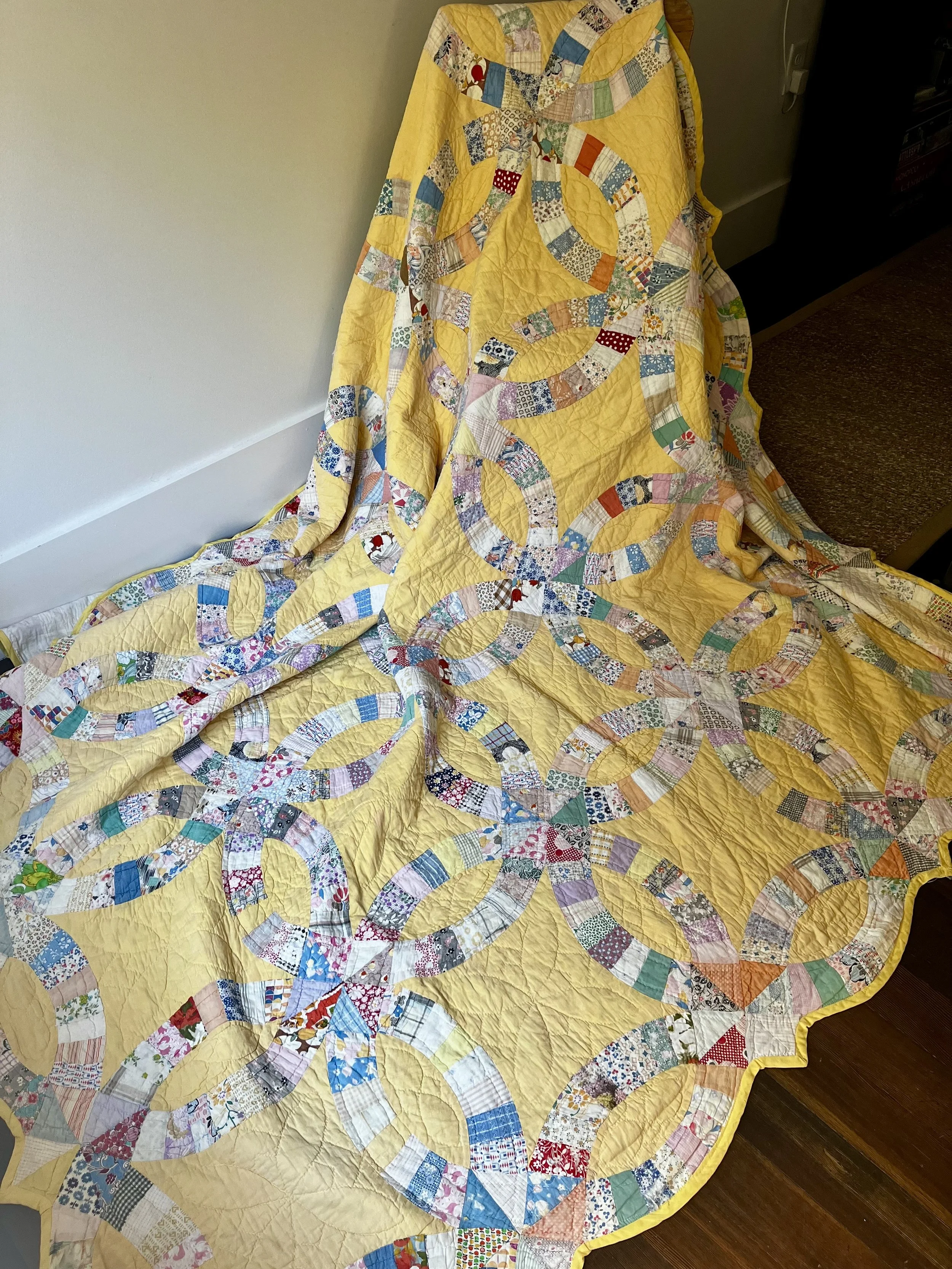 Depression Era Double Wedding Ring Quilt