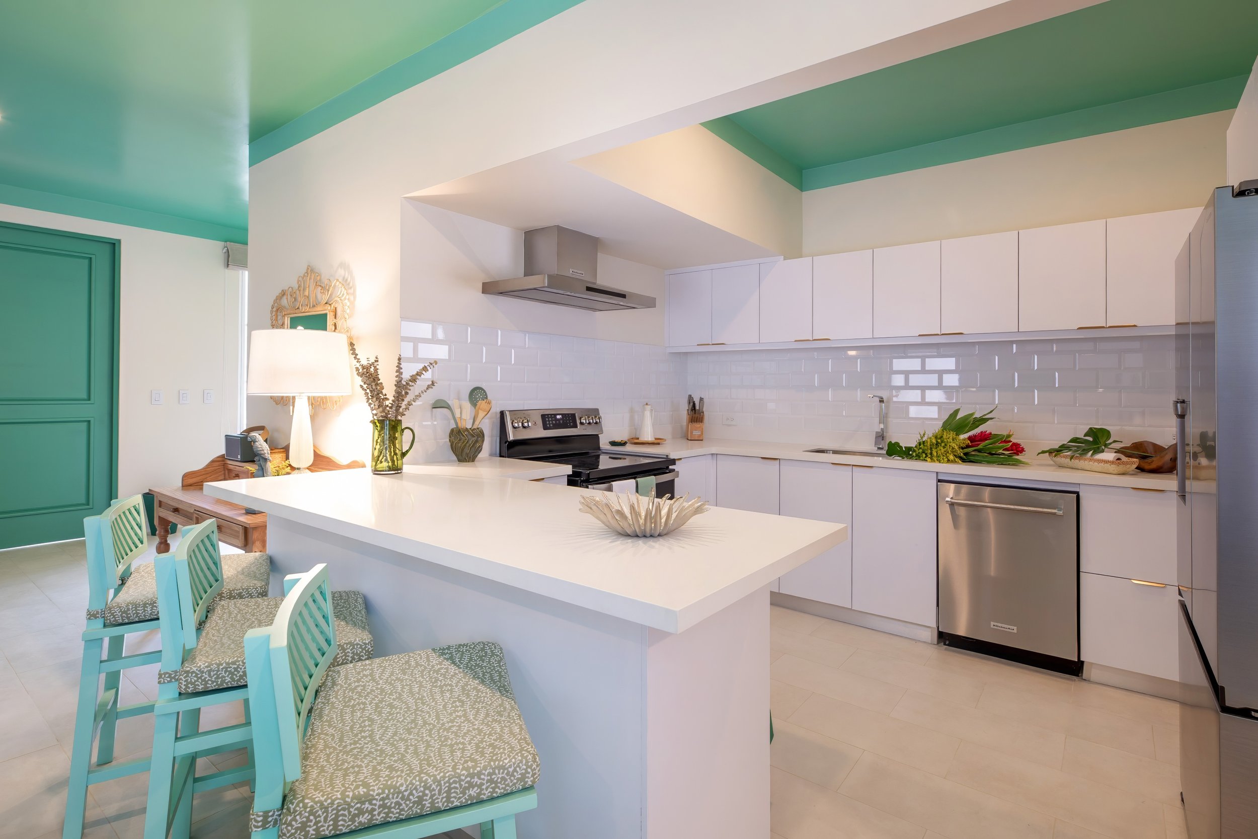 Las Catalinas kitchen 2.jpeg