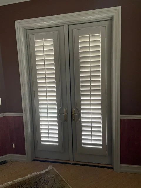 Center Tilt Rod Family Room Curved radius cut outs for lever handles 3.5 inch louvers on french doors.jpg