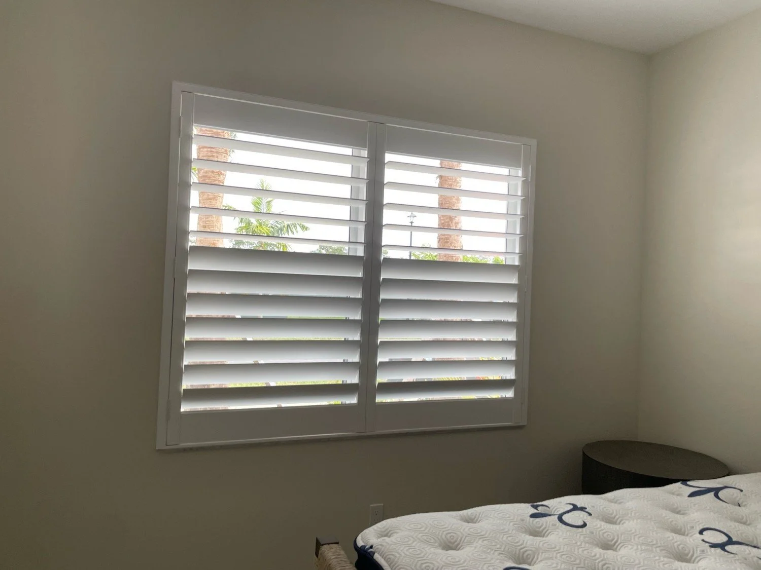 Clearview Bedroom 2 Panel Cut Tilt 4.5 in Louvers 5226.jpg