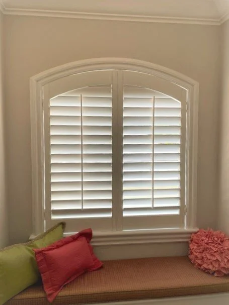 Window seat, 2 Panel Arch Window with Center Tilt Rod.jpg