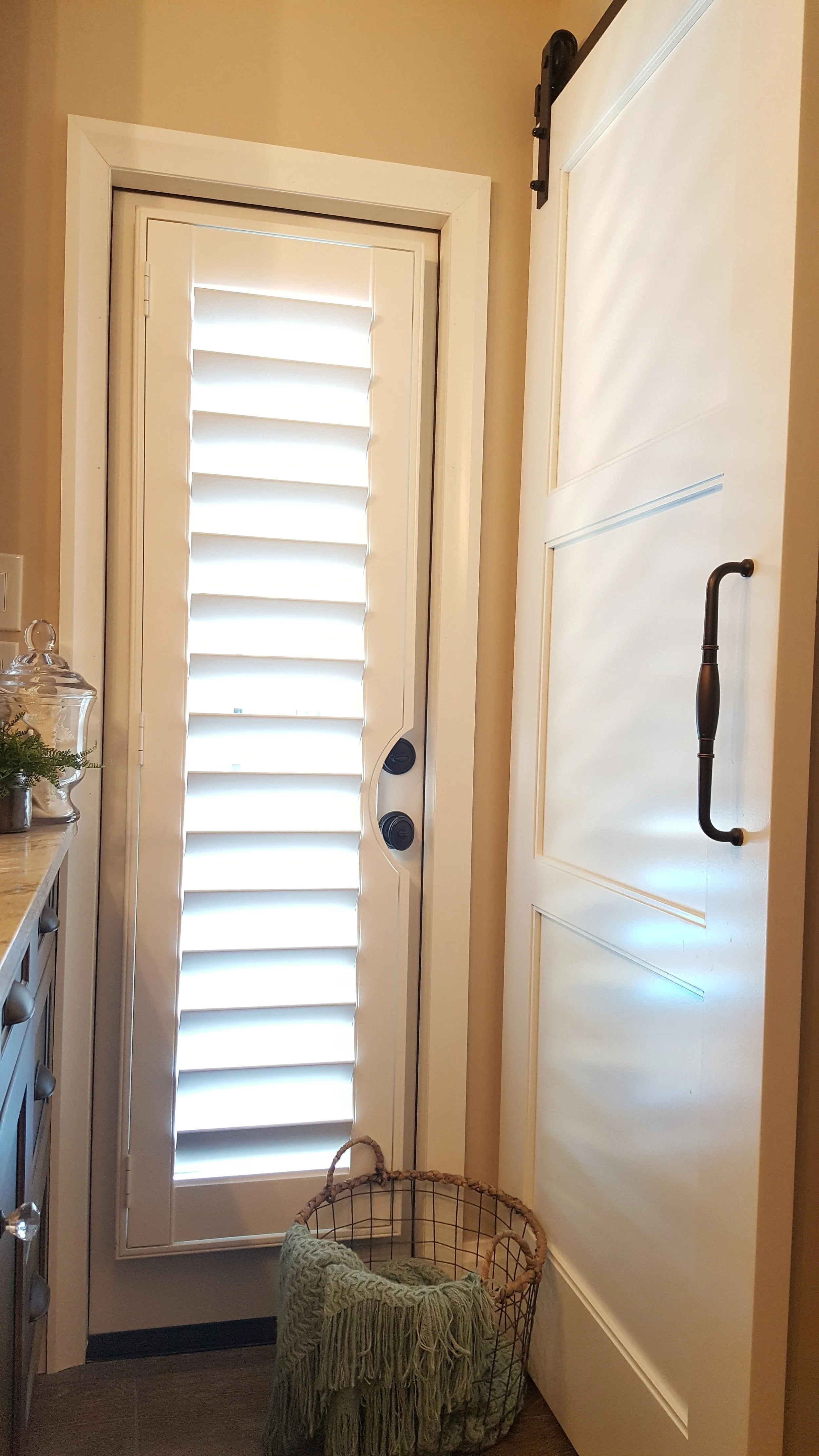 Clearview Laundry Door with Curved Radius 4.5 Louvers.jpg