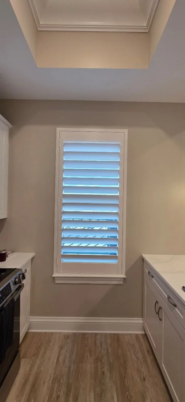 Clearview Kitchen 1 Panel Cut Tilt 4.5 in Louvers 5342.jpg