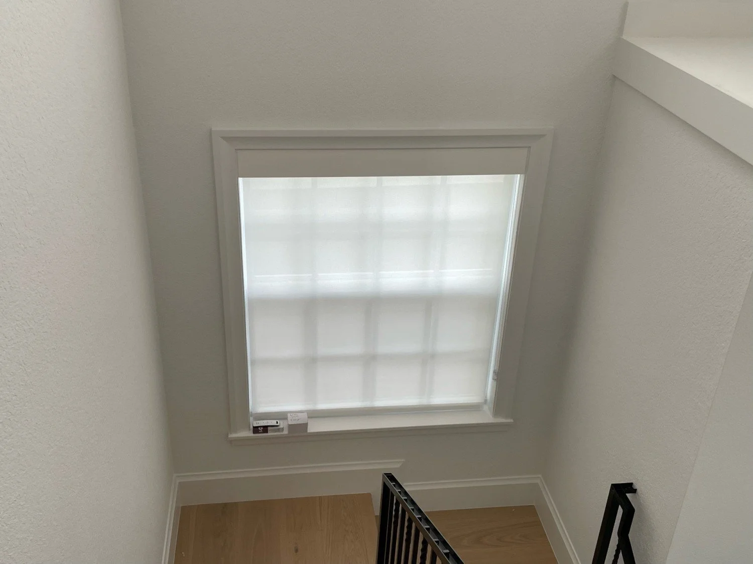 5 in Flatwood Valance 3% Chalk Entry Stairs 5315.jpg