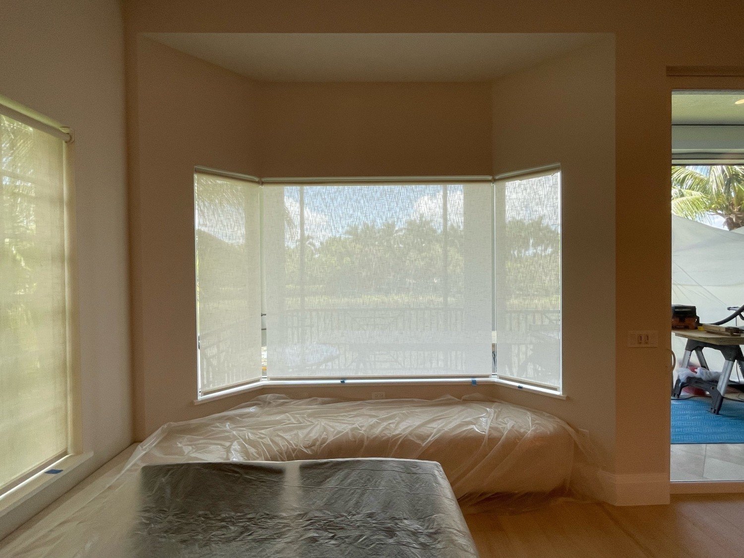 Open Roll LF Almond Dinning Bay Window 5598.jpg