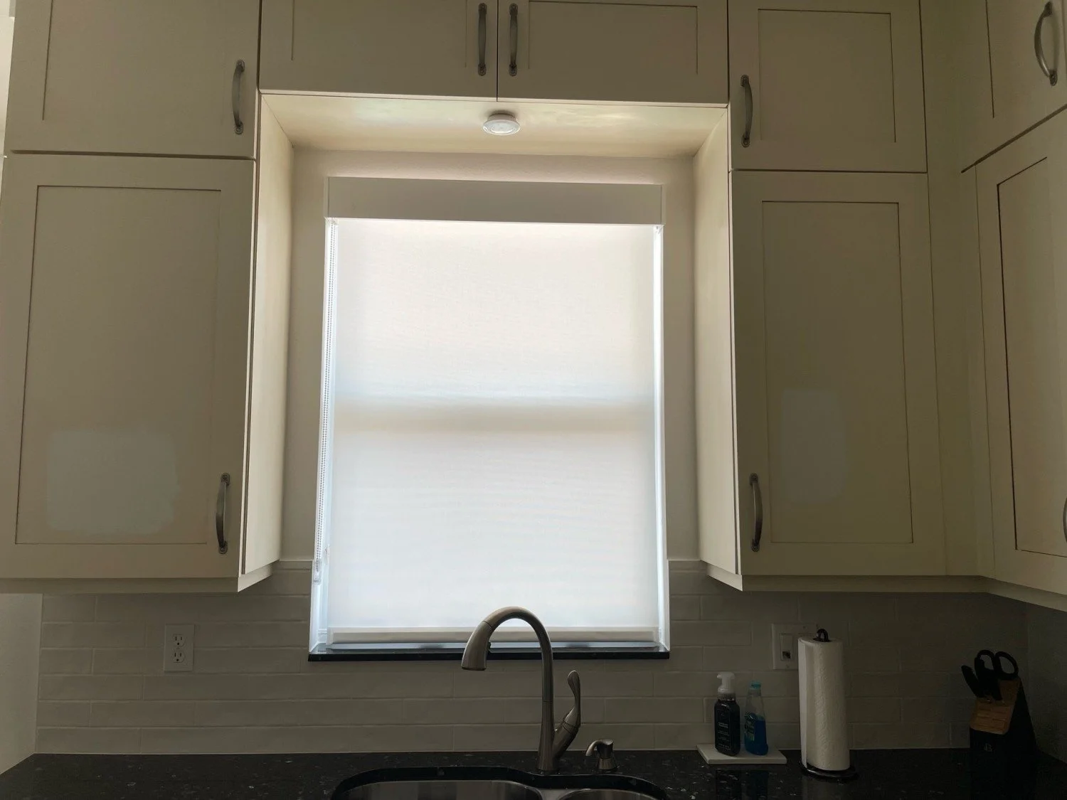 5 in White Metal Valance 3% Chalk Kitchen Sink 5774.jpg