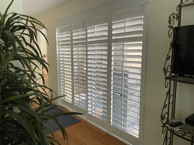 Sliding Shutters, 4 Panels, Center Tilt Rod, Mid-rails to divide top and bottom.jpg