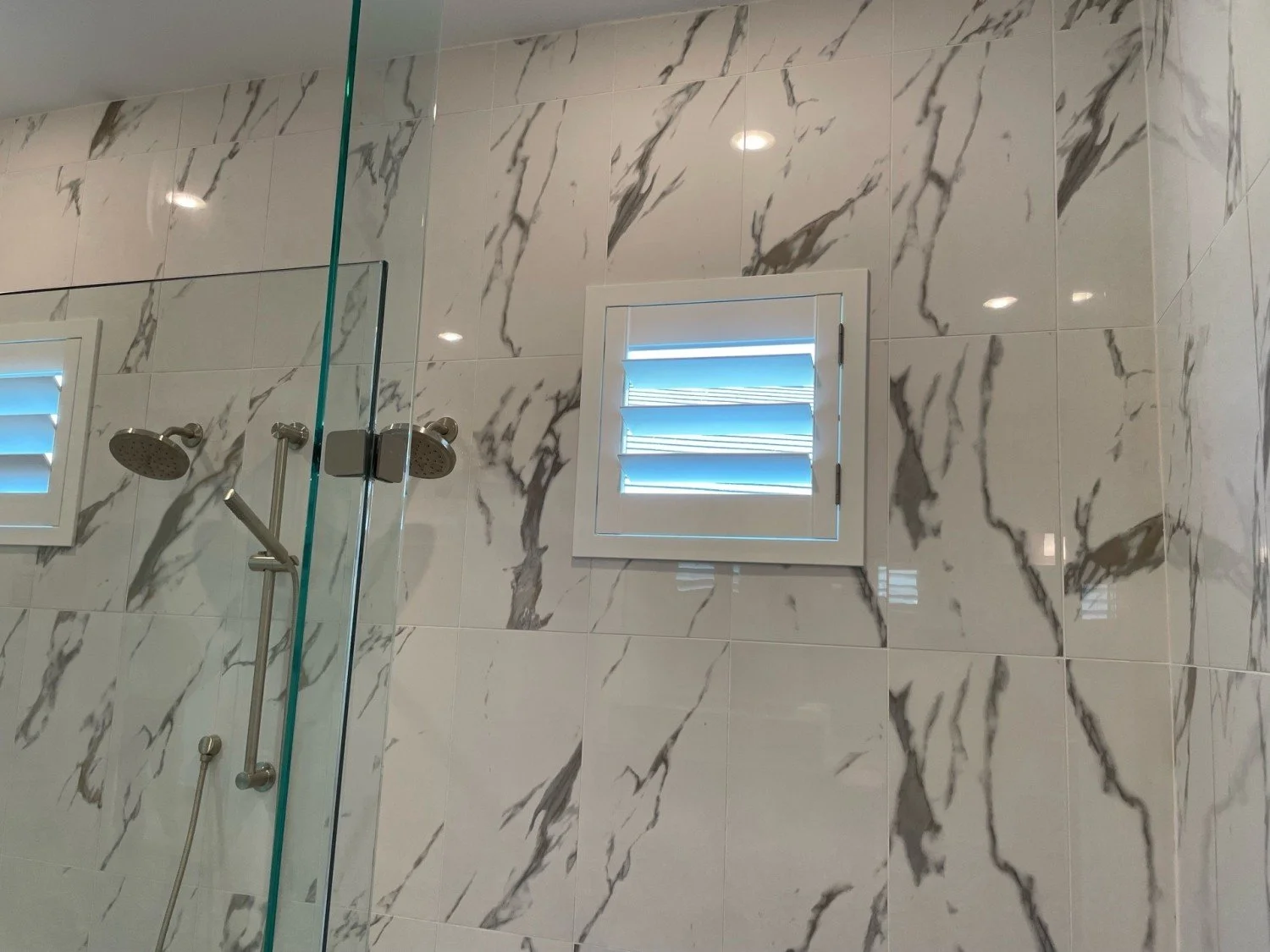 Clearview Shower 1 Panel PVC 4.5 in Louvers 6192 (2).jpg