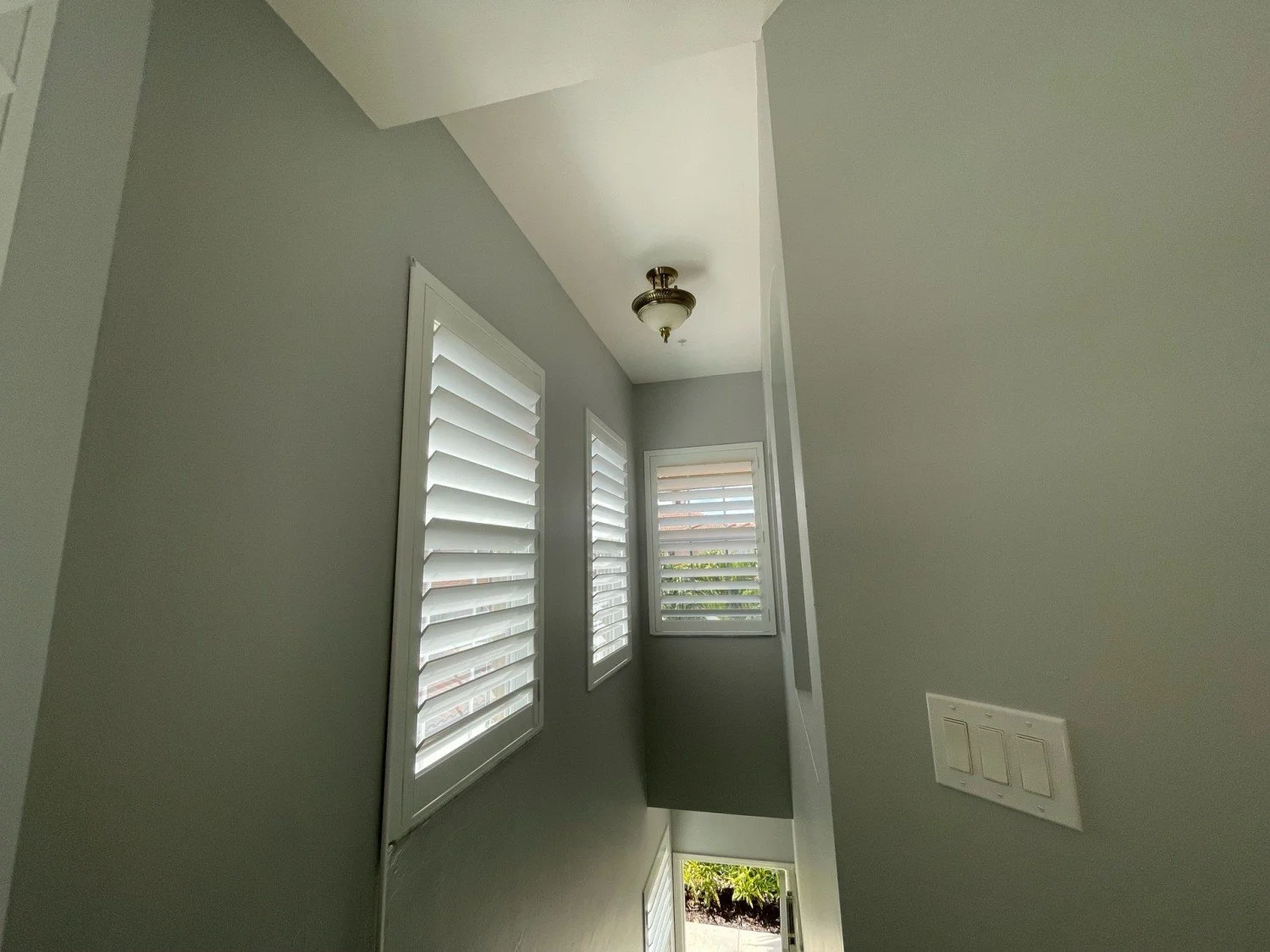 Clearview Stair Landing 1 Panel 4.5 in Louvers 5024.jpg
