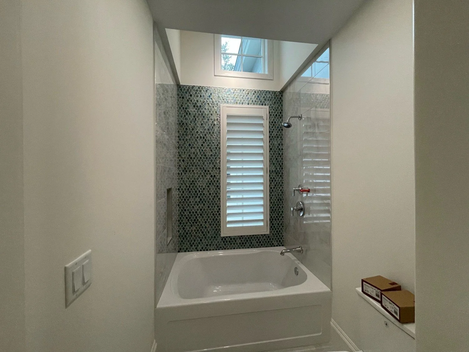 Clearview Bathtub1 Panel Direct Mount 4.5 in Louvers 5064.jpg