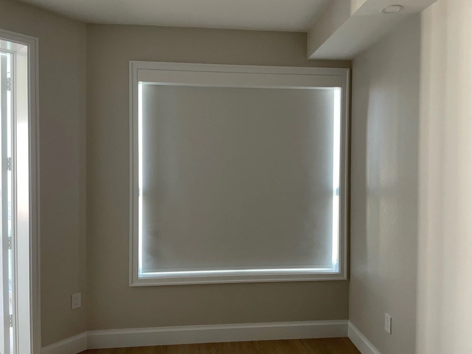 4 in Flatwood Valance BO Cotton Roller Shade 5702.jpg