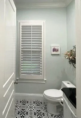 Center Tilt Rod Water Closet 1 Panel 3.5 Louvers.jpg