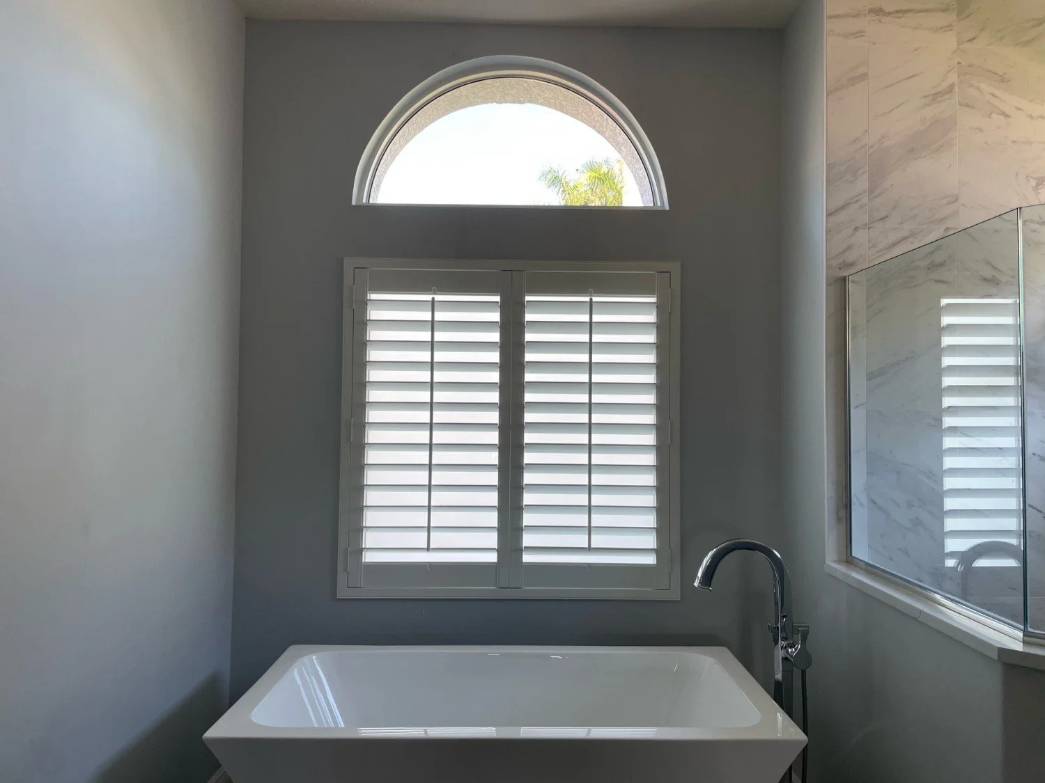 Center TIlt Rod Master Tub 2 Panel 5842.jpg