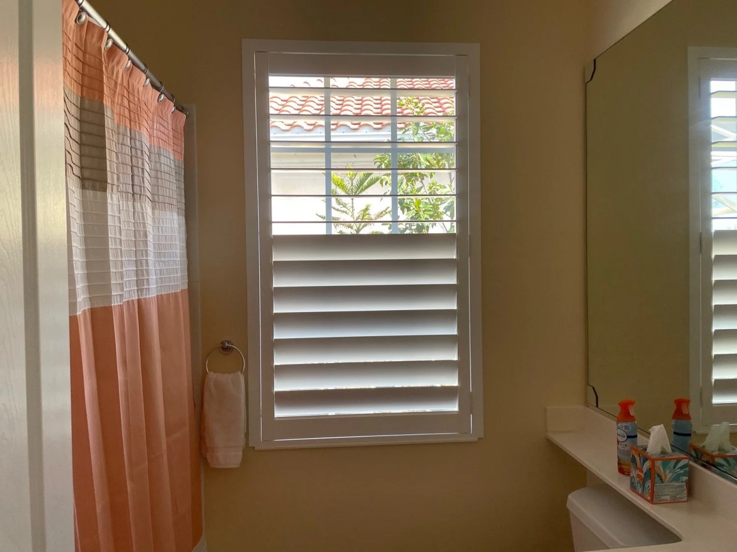 Clearview Bathroom 1 Panel Cut Tilt 4.5 in Louvers 5414.jpg